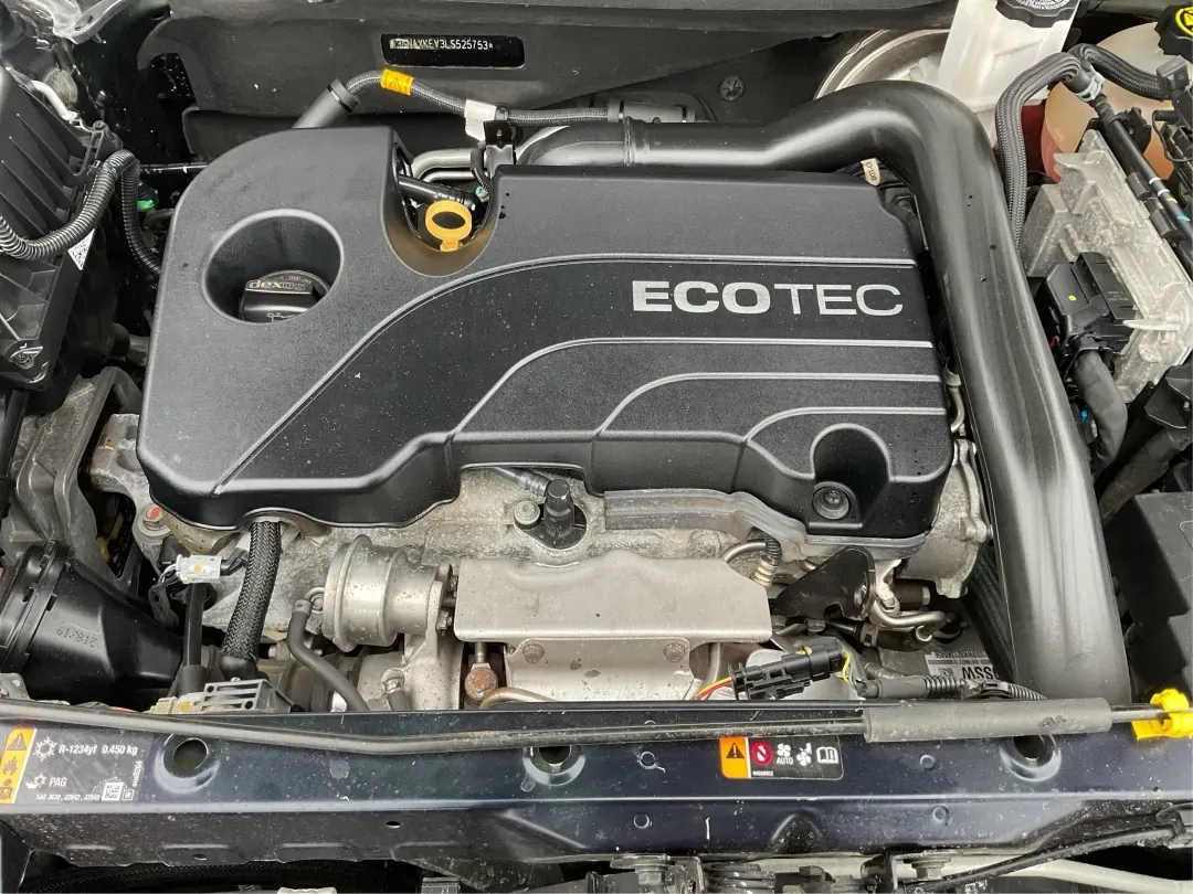 2020 Chevrolet Equinox FWD LT 1.5L Turbo (3GNAXKEV3LS) with an 1.5L I-4 gasoline direct injection engine, located at 880 E. National Road, Vandalia, OH, 45377, (937) 908-9800, 39.891918, -84.183594 - Picture your next week: a smooth I75 commute, school drop-offs with room for backpacks and groceries, and an easy weekend escape to the National Museum of the U.S. Air Force-without driving something bulky or hard on fuel. This 2020 Chevrolet Equinox LT is the kind of practical, comfortable SUV that - Photo#11