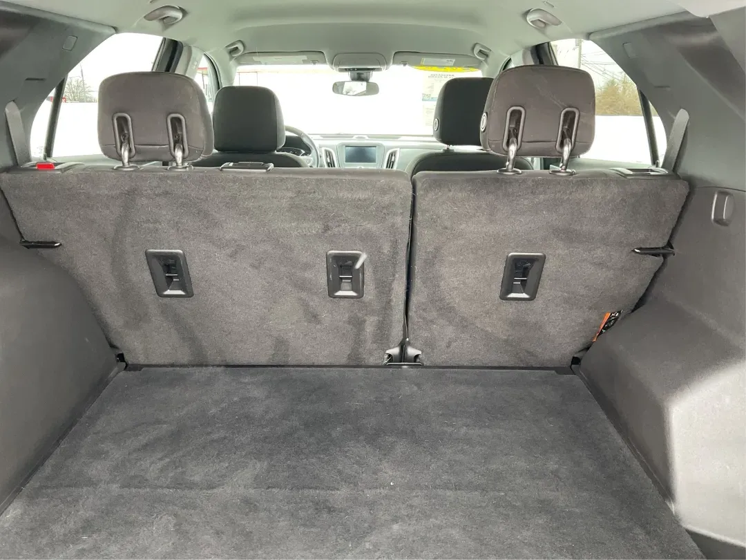 2020 Chevrolet Equinox FWD LT 1.5L Turbo (3GNAXKEV3LS) with an 1.5L I-4 gasoline direct injection engine, located at 880 E. National Road, Vandalia, OH, 45377, (937) 908-9800, 39.891918, -84.183594 - Picture your next week: a smooth I75 commute, school drop-offs with room for backpacks and groceries, and an easy weekend escape to the National Museum of the U.S. Air Force-without driving something bulky or hard on fuel. This 2020 Chevrolet Equinox LT is the kind of practical, comfortable SUV that - Photo#12