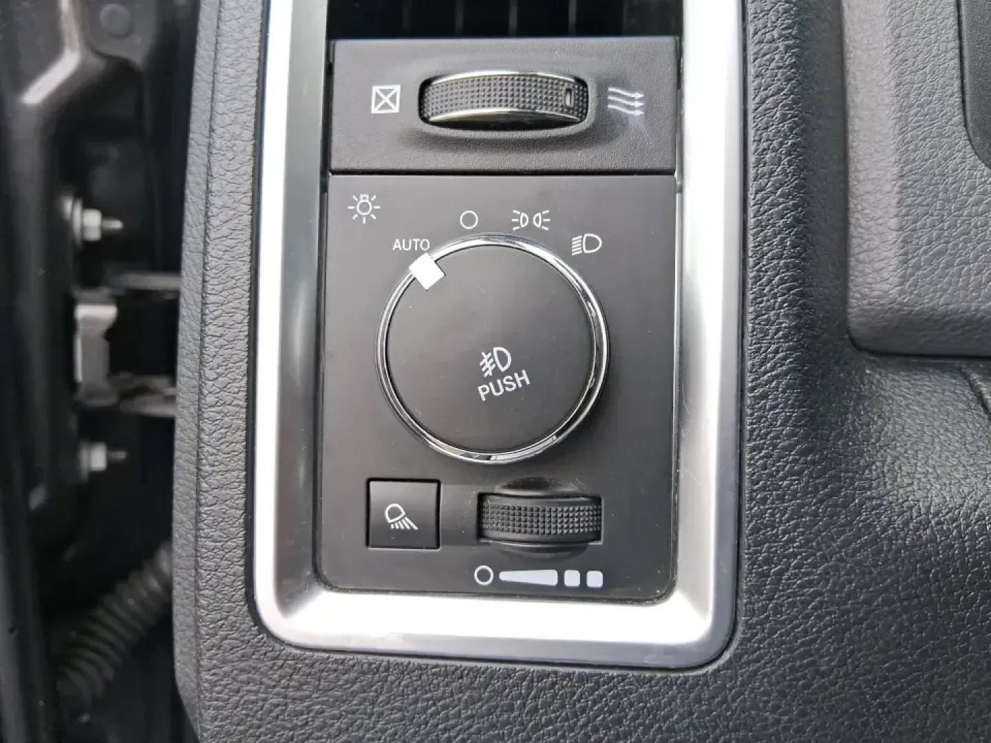 2016 Ram 1500 Big Horn (3C6RR7LT8GG) with an 5.7L V8 OHV 16V engine, 6A transmission, located at 1230 East Main St, Xenia, OH, 45385, (937) 908-9800, 39.688026, -83.910172 - Picture your next Saturday: you've got the boat hitched up, the cooler packed, and the whole crew riding comfortably to Caesar Creek-then Monday morning it's back to the commute with confidence in any Ohio weather. This 2016 Ram 1500 Big Horn Crew Cab 4WD is built for real life in Moraine: hauling, - Photo#16