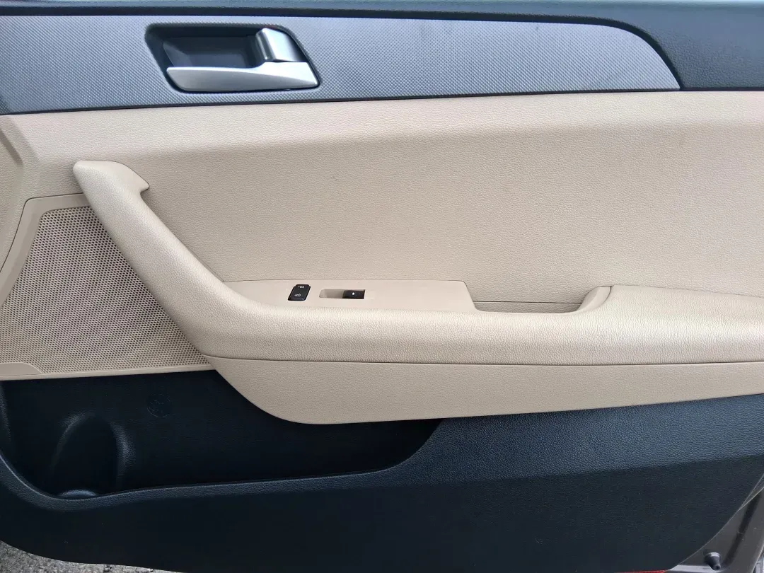 2016 Hyundai Sonata SE (5NPE24AF9GH) with an 2.4L I-4 gasoline direct injection engine, 7A transmission, located at 880 E. National Road, Vandalia, OH, 45377, (937) 908-9800, 39.891918, -84.183594 - Need a dependable daily driver that can handle the school run, the I-75 commute, and the occasional weekend getaway without draining your budget? This 2016 Hyundai Sonata SE in rich Dark Truffle is the kind of comfortable, efficient sedan that fits real life in Vandalia-easy to park, smooth on longe - Photo#18