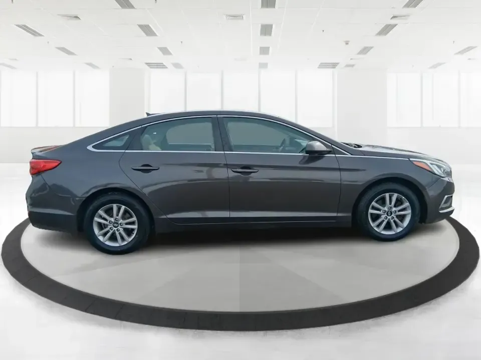 2016 Hyundai Sonata SE (5NPE24AF9GH) with an 2.4L I-4 gasoline direct injection engine, 7A transmission, located at 8750 N County Rd 25A, Piqua, OH, 45356, (937) 908-9800, 40.164391, -84.232513 - Need a dependable daily driver that can handle the school run, the I-75 commute, and the occasional weekend getaway without draining your budget? This 2016 Hyundai Sonata SE in rich Dark Truffle is the kind of comfortable, efficient sedan that fits real life in Vandalia-easy to park, smooth on longe - Photo#1