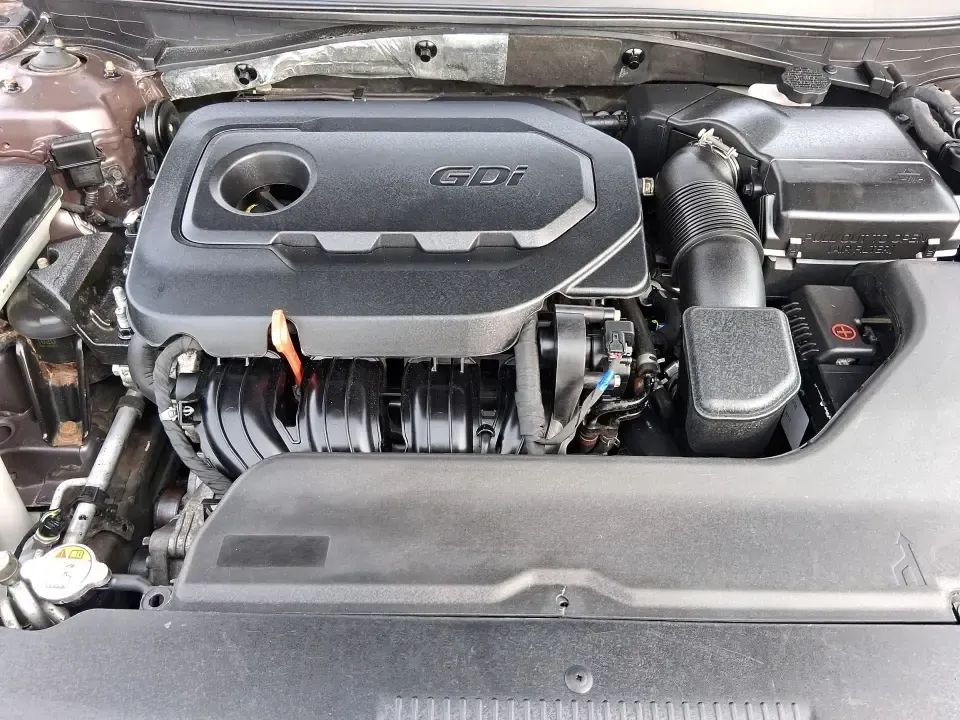 2016 Hyundai Sonata SE (5NPE24AF9GH) with an 2.4L I-4 gasoline direct injection engine, 7A transmission, located at 8750 N County Rd 25A, Piqua, OH, 45356, (937) 908-9800, 40.164391, -84.232513 - Need a dependable daily driver that can handle the school run, the I-75 commute, and the occasional weekend getaway without draining your budget? This 2016 Hyundai Sonata SE in rich Dark Truffle is the kind of comfortable, efficient sedan that fits real life in Vandalia-easy to park, smooth on longe - Photo#11