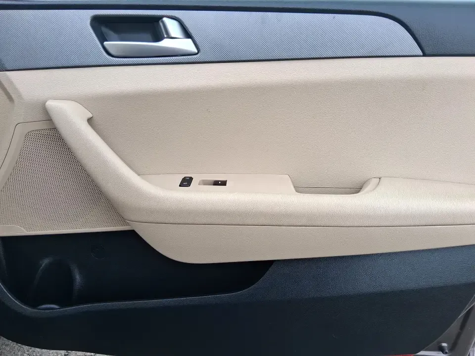 2016 Hyundai Sonata SE (5NPE24AF9GH) with an 2.4L I-4 gasoline direct injection engine, 7A transmission, located at 8750 N County Rd 25A, Piqua, OH, 45356, (937) 908-9800, 40.164391, -84.232513 - Need a dependable daily driver that can handle the school run, the I-75 commute, and the occasional weekend getaway without draining your budget? This 2016 Hyundai Sonata SE in rich Dark Truffle is the kind of comfortable, efficient sedan that fits real life in Vandalia-easy to park, smooth on longe - Photo#18