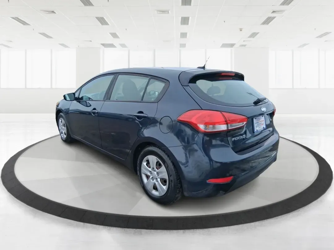 2018 Kia Forte LX (KNAFK5A89J5) with an 2L I-4 DOHC engine, located at 1951 S Dayton Lakeview Rd., New Carlisle, OH, 45344, (937) 908-9800, 39.890999, -84.050255 - Need a smart, budget-friendly ride that can handle daily commutes to Dayton, quick grocery runs, and spontaneous weekend trips without feeling cramped? This 2018 Kia Forte LX Hatchback in Gravity Blue is built for real-life driving in and around New Carlisle-easy to park, efficient to live with, and - Photo#4