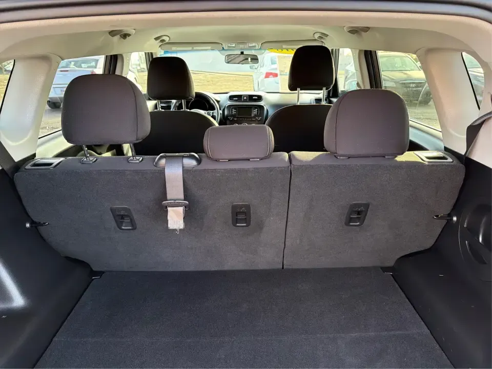 2018 Kia Soul Base 6M (KNDJN2A22J7) with an 1.6L L4 DOHC 16V engine, 6M transmission, located at 1951 S Dayton Lakeview Rd., New Carlisle, OH, 45344, (937) 908-9800, 39.890999, -84.050255 - Need a practical ride that fits real life in New Carlisle-daily commutes down S Dayton-Lakeview Rd, quick school drop-offs, grocery runs, and weekend drives toward Dayton or Springfield? This 2018 Kia Soul Base 6M is the kind of versatile, easy-to-park wagon that works for busy schedules and budget-- Photo#11