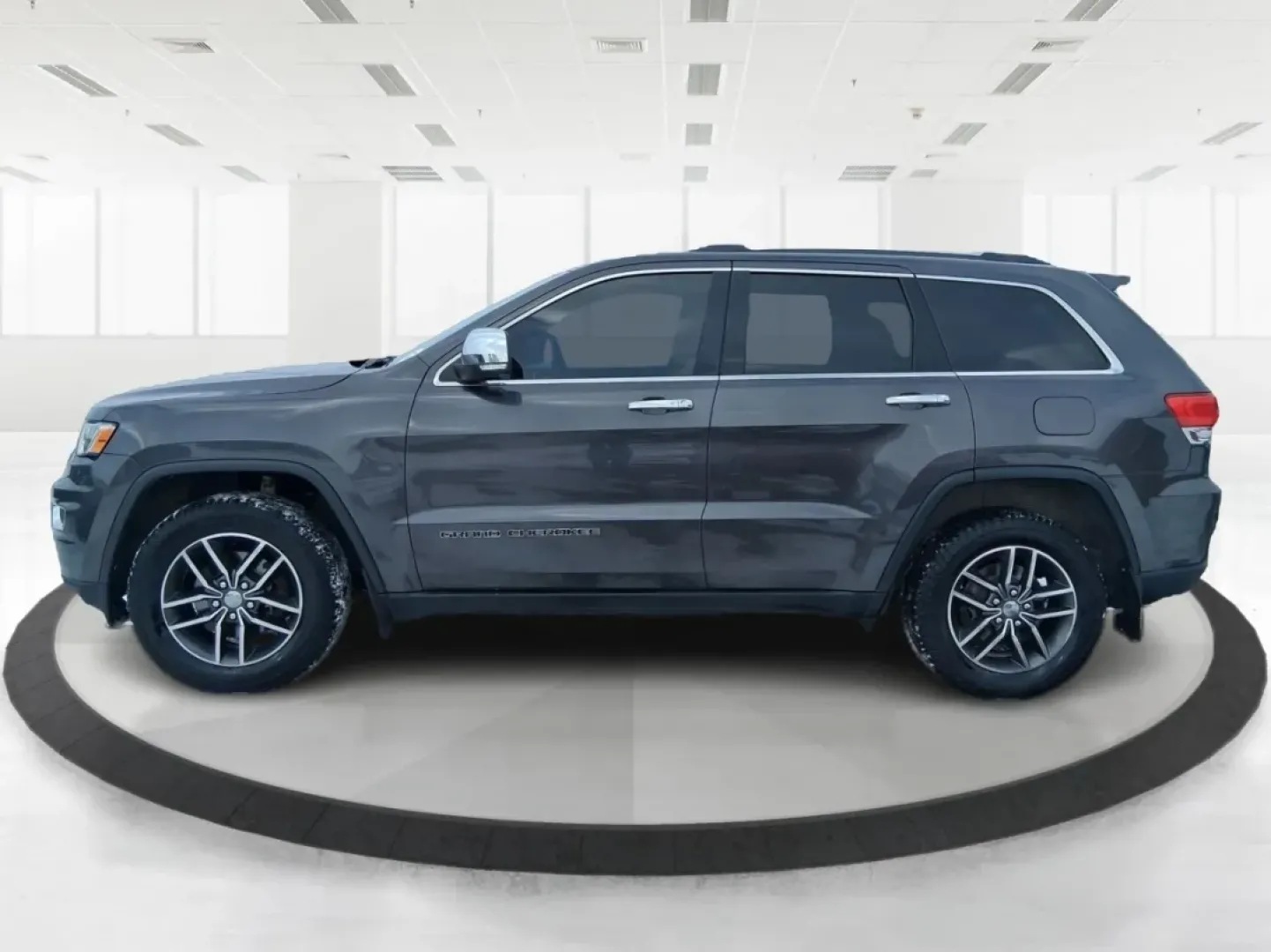 2018 Jeep Grand Cherokee Limited 4x4 (1C4RJFBGXJC) with an 3.6L V6 DOHC 24V engine, 8A transmission, located at 8750 N County Rd 25A, Piqua, OH, 45356, (937) 908-9800, 40.164391, -84.232513 - Load up the kids, the dog, and the cooler-or point the nose toward a weekend cabin-and let this 2018 Jeep Grand Cherokee Limited 4x4 handle the plan. With confident 4WD capability and a premium, comfortable cabin, it's a smart fit for Ohio drivers who want one SUV that can do school runs, long commu - Photo#5