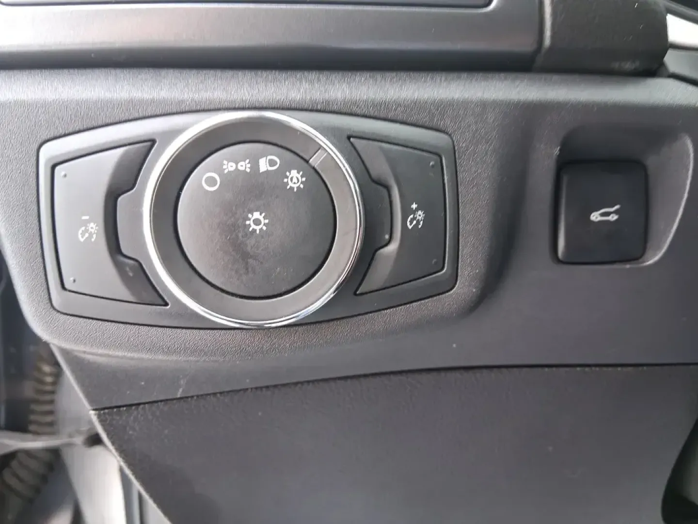 2013 Ford Fusion SE (3FA6P0H72DR) with an 2.5L L4 DOHC 16V engine, Automatic transmission, located at 1951 S Dayton Lakeview Rd., New Carlisle, OH, 45344, (937) 908-9800, 39.890999, -84.050255 - Need a dependable commuter that can handle daily drives to Wright-Patterson AFB, weekend errands around Beavercreek, and the occasional road trip down I-675 without draining your budget? This 2013 Ford Fusion SE in Sterling Gray is a smart, comfortable sedan built for real life-great for long commut - Photo#16