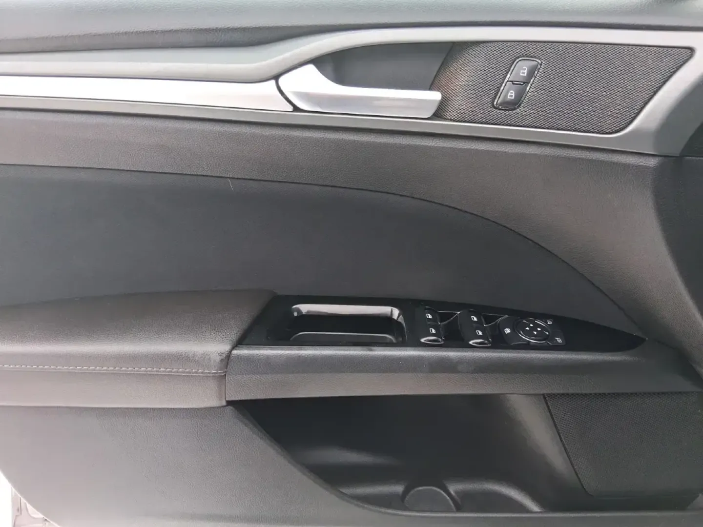 2013 Ford Fusion SE (3FA6P0H72DR) with an 2.5L L4 DOHC 16V engine, Automatic transmission, located at 1951 S Dayton Lakeview Rd., New Carlisle, OH, 45344, (937) 908-9800, 39.890999, -84.050255 - Need a dependable commuter that can handle daily drives to Wright-Patterson AFB, weekend errands around Beavercreek, and the occasional road trip down I-675 without draining your budget? This 2013 Ford Fusion SE in Sterling Gray is a smart, comfortable sedan built for real life-great for long commut - Photo#18