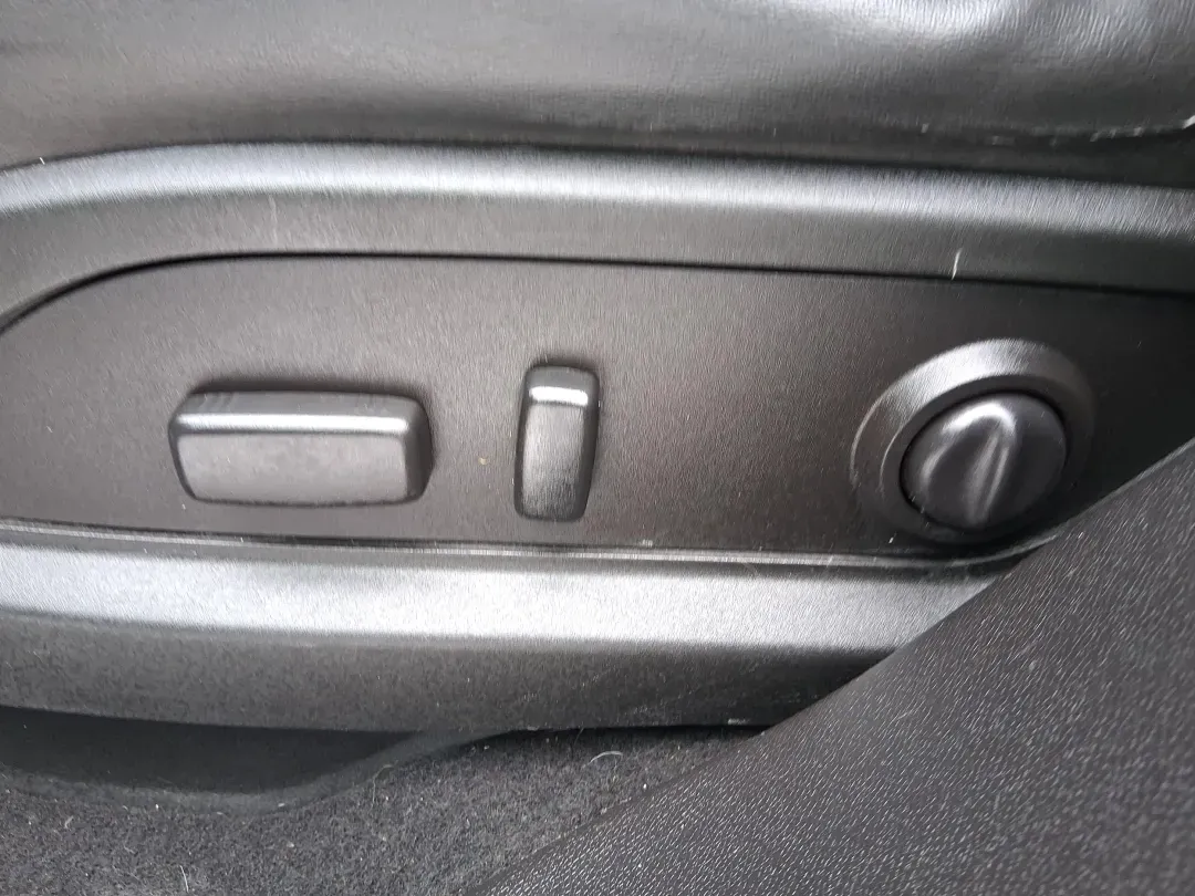 2015 Buick Enclave Premium (5GAKVCKD6FJ) with an 3.6L V-6 gasoline direct injection engine, located at 4508 South Dixie Dr, Moraine, OH, 45439, (937) 908-9800, 39.689976, -84.218452 - Load up the family, cue the road-trip playlist, and enjoy the kind of comfortable, confident driving that makes everyday errands and weekend getaways feel easy. This 2015 Buick Enclave Premium in Dark Sapphire Blue Metallic is built for real life in Moraine-school drop-offs, long commutes up I75, an - Photo#17