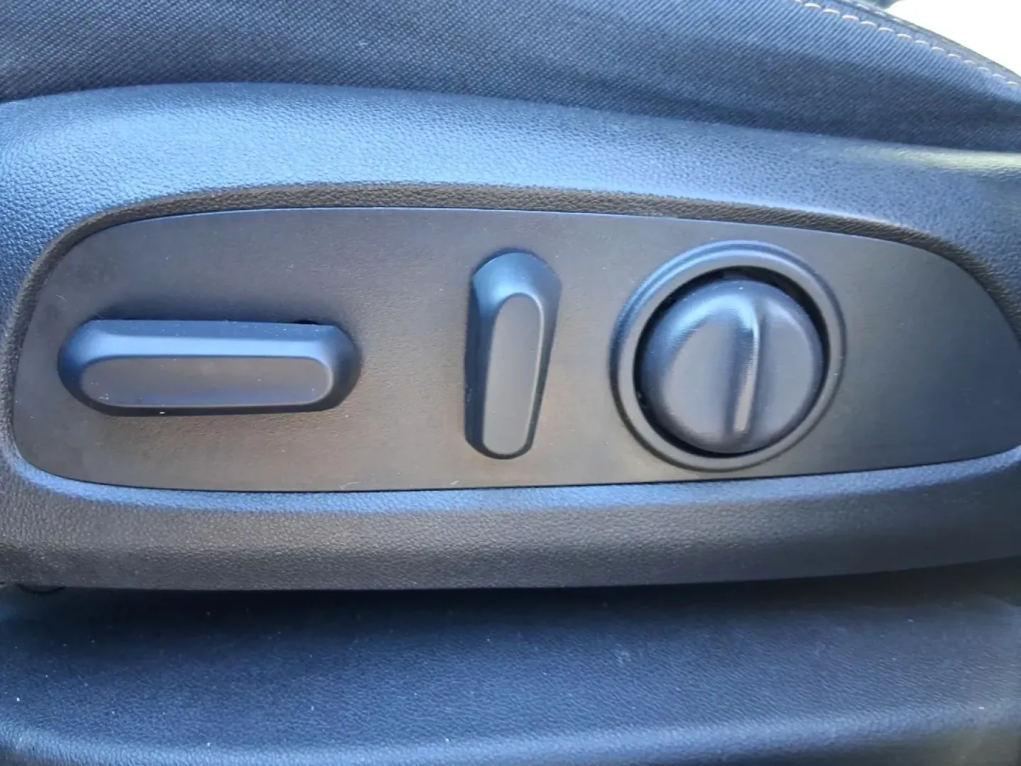 2018 GMC Terrain SLE (3GKALTEV1JL) with an 1.4L L4 DOHC 16V TURBO engine, 6A transmission, located at 1951 S Dayton Lakeview Rd., New Carlisle, OH, 45344, (937) 908-9800, 39.890999, -84.050255 - Picture your next weekend: a quick grocery run in town, a smooth commute down I70, then a spontaneous road trip to Dayton's RiverScape MetroPark or a family day at the Clark County Fairgrounds-without worrying about space, weather, or comfort. This 2018 GMC Terrain SLE in striking Ebony Twilight Met - Photo#18