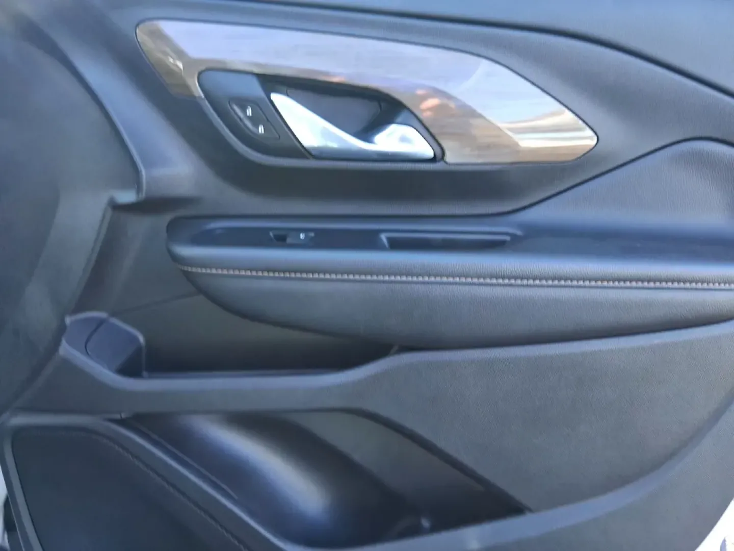 2019 GMC Terrain SLE (3GKALMEV4KL) with an 1.4L L4 DOHC 16V TURBO engine, 6A transmission, located at 1184 Kauffman Ave, Fairborn, OH, 45324, (937) 908-9800, 39.807072, -84.030914 - Picture your next week: easy commuting to Wright-Patterson AFB, grocery runs that don't feel like a puzzle, and a weekend escape to John Bryan State Park with room for everyone and everything. This 2019 GMC Terrain SLE in Summit White is the kind of practical, comfortable SUV that fits real life in - Photo#18