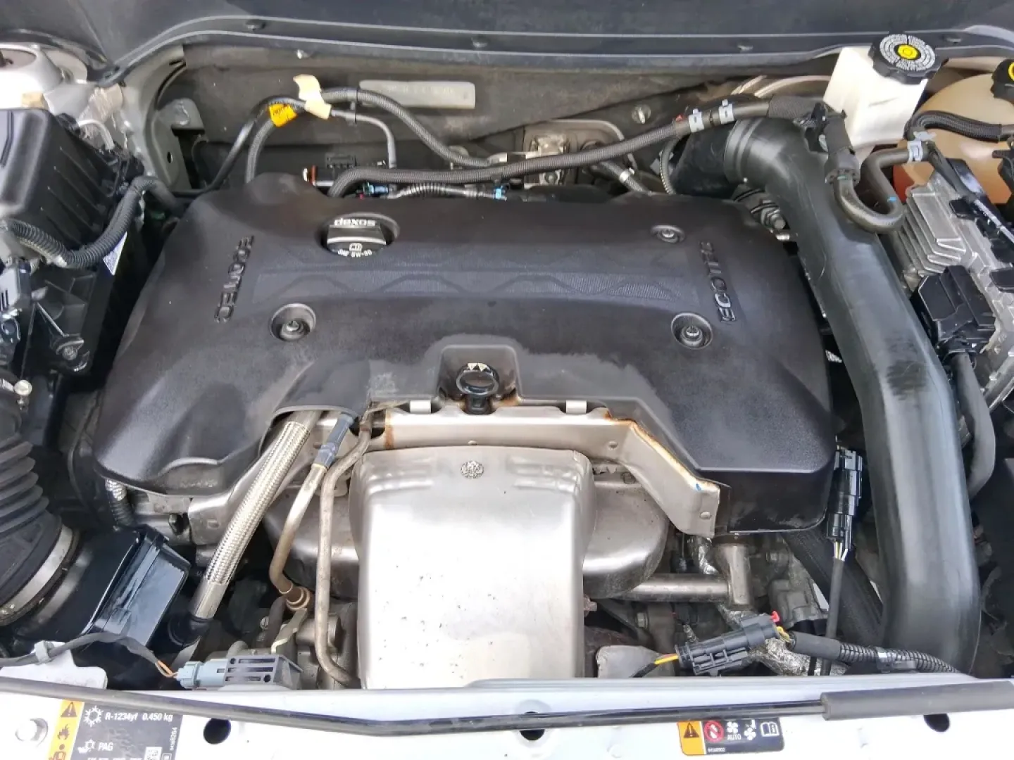 2019 Chevrolet Equinox LT (2GNAXVEX8K6) with an 2L I-4 gasoline direct injection engine, 9A transmission, located at 880 E. National Road, Vandalia, OH, 45377, (937) 908-9800, 39.891918, -84.183594 - Picture your next week: easy school drop-offs, a smooth I675 commute, and a weekend escape to Carriage Hill MetroPark or a quick run to The Greene-without worrying about space, traction, or comfort. This 2019 Chevrolet Equinox LT is built for real life in Riverside, Ohio, giving you SUV practicality - Photo#10