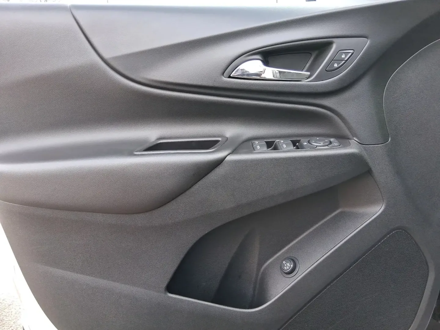 2019 Chevrolet Equinox LT (2GNAXVEX8K6) with an 2L I-4 gasoline direct injection engine, 9A transmission, located at 880 E. National Road, Vandalia, OH, 45377, (937) 908-9800, 39.891918, -84.183594 - Picture your next week: easy school drop-offs, a smooth I675 commute, and a weekend escape to Carriage Hill MetroPark or a quick run to The Greene-without worrying about space, traction, or comfort. This 2019 Chevrolet Equinox LT is built for real life in Riverside, Ohio, giving you SUV practicality - Photo#18