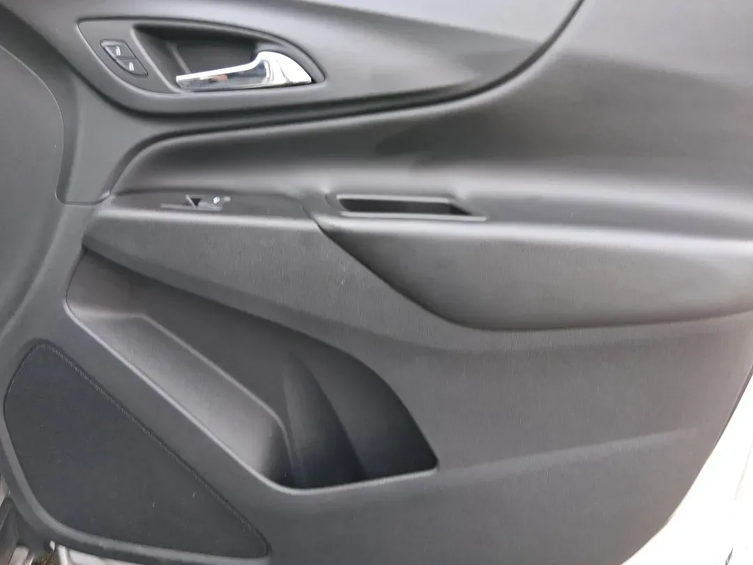 2019 Chevrolet Equinox LT (2GNAXVEX8K6) with an 2L I-4 gasoline direct injection engine, 9A transmission, located at 880 E. National Road, Vandalia, OH, 45377, (937) 908-9800, 39.891918, -84.183594 - Picture your next week: easy school drop-offs, a smooth I675 commute, and a weekend escape to Carriage Hill MetroPark or a quick run to The Greene-without worrying about space, traction, or comfort. This 2019 Chevrolet Equinox LT is built for real life in Riverside, Ohio, giving you SUV practicality - Photo#19