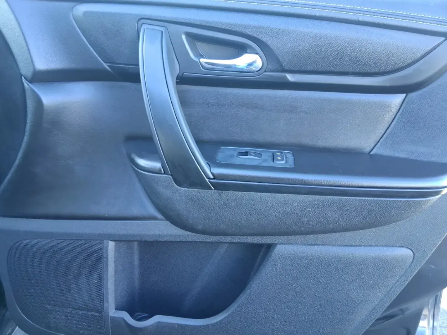 2017 Chevrolet Traverse 1LT (1GNKRGKDXHJ) with an 3.6L V-6 gasoline direct injection engine, 6A transmission, located at 8750 N County Rd 25A, Piqua, OH, 45356, (937) 908-9800, 40.164391, -84.232513 - Picture your next weekend: the kids are loaded up, the playlist is set, and you're cruising from Piqua to a ballgame, a family cookout, or a day trip to Indian Lake without worrying about space, comfort, or reliability. This 2017 Chevrolet Traverse 1LT is the kind of three-row SUV that fits real lif - Photo#19