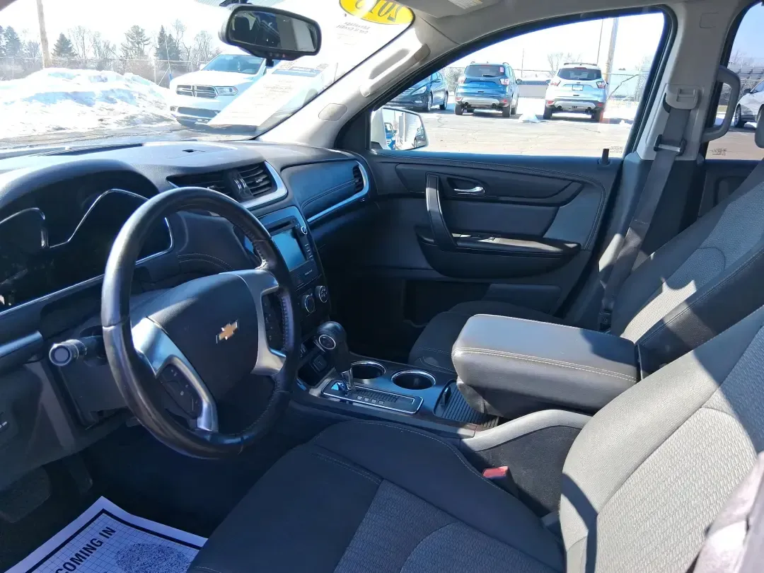 2015 Chevrolet Traverse 1LT (1GNKRGKD6FJ) with an 3.6L V-6 gasoline direct injection engine, 6-Speed Automatic transmission, located at 401 Woodman Dr, Riverside, OH, 45431, (937) 908-9800, 39.760899, -84.123421 - Pack up the kids, load the stroller and sports gear, and point the nose toward a weekend at Carillon Historical Park or a day trip down I75-this 2015 Chevrolet Traverse 1LT is the kind of roomy, confidence-inspiring SUV that makes family life and busy schedules feel easier. With three-row versatilit - Photo#9