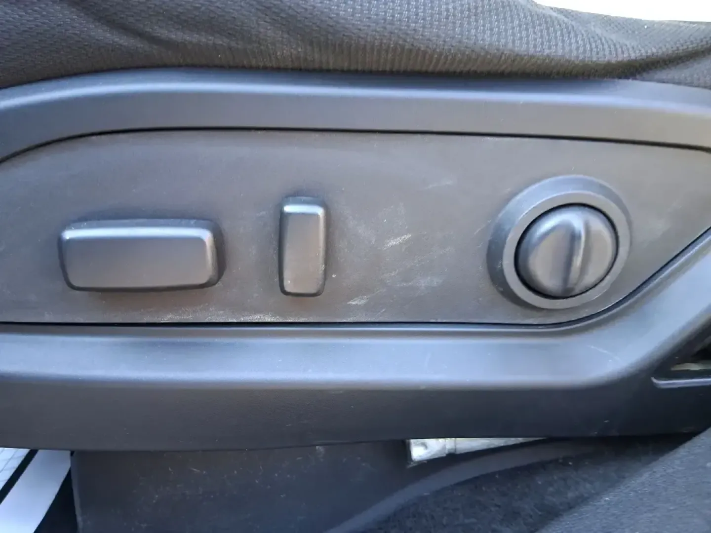 2015 Chevrolet Traverse 1LT (1GNKRGKD6FJ) with an 3.6L V-6 gasoline direct injection engine, 6-Speed Automatic transmission, located at 401 Woodman Dr, Riverside, OH, 45431, (937) 908-9800, 39.760899, -84.123421 - Pack up the kids, load the stroller and sports gear, and point the nose toward a weekend at Carillon Historical Park or a day trip down I75-this 2015 Chevrolet Traverse 1LT is the kind of roomy, confidence-inspiring SUV that makes family life and busy schedules feel easier. With three-row versatilit - Photo#18