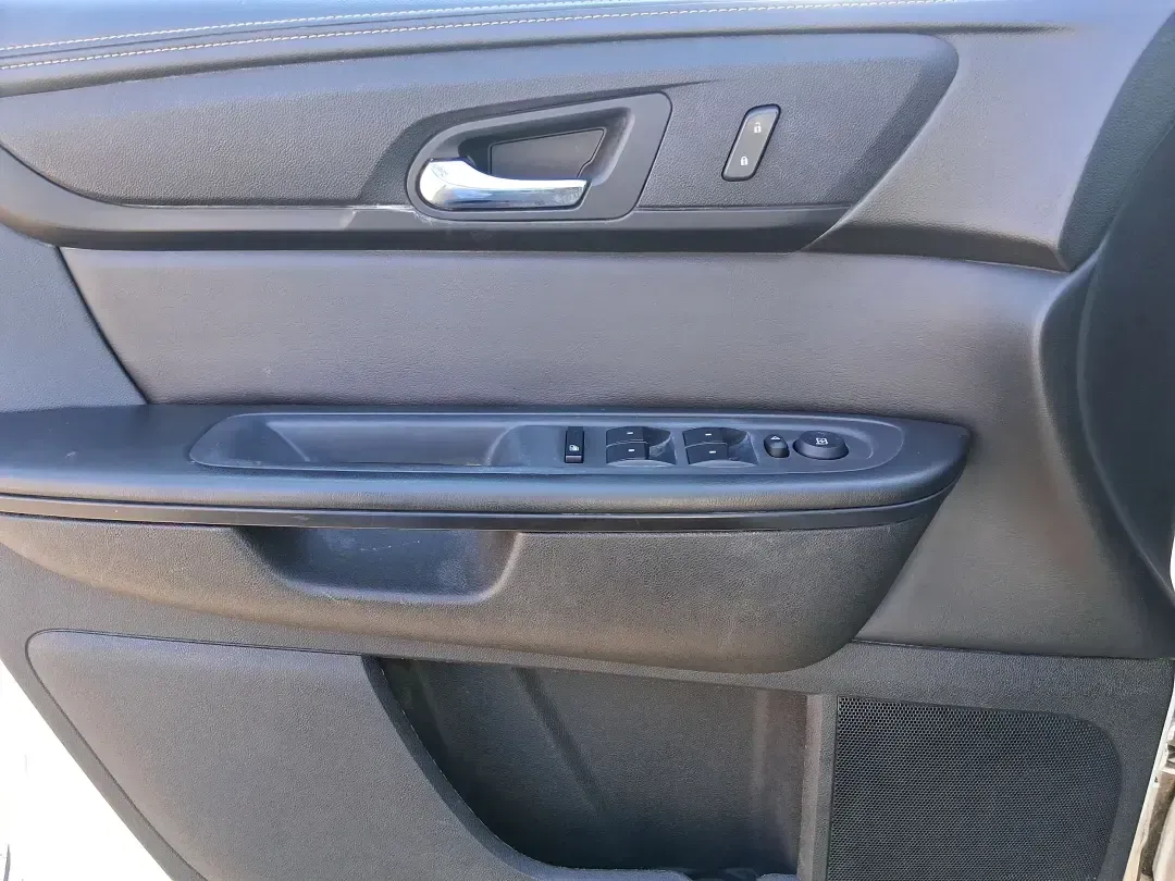 2015 Chevrolet Traverse 1LT (1GNKRGKD6FJ) with an 3.6L V-6 gasoline direct injection engine, 6-Speed Automatic transmission, located at 401 Woodman Dr, Riverside, OH, 45431, (937) 908-9800, 39.760899, -84.123421 - Pack up the kids, load the stroller and sports gear, and point the nose toward a weekend at Carillon Historical Park or a day trip down I75-this 2015 Chevrolet Traverse 1LT is the kind of roomy, confidence-inspiring SUV that makes family life and busy schedules feel easier. With three-row versatilit - Photo#19