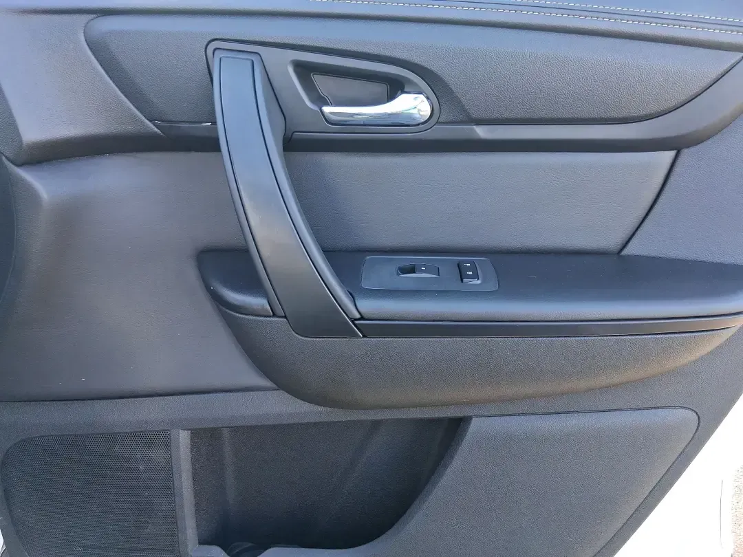 2015 Chevrolet Traverse 1LT (1GNKRGKD6FJ) with an 3.6L V-6 gasoline direct injection engine, 6-Speed Automatic transmission, located at 401 Woodman Dr, Riverside, OH, 45431, (937) 908-9800, 39.760899, -84.123421 - Pack up the kids, load the stroller and sports gear, and point the nose toward a weekend at Carillon Historical Park or a day trip down I75-this 2015 Chevrolet Traverse 1LT is the kind of roomy, confidence-inspiring SUV that makes family life and busy schedules feel easier. With three-row versatilit - Photo#20