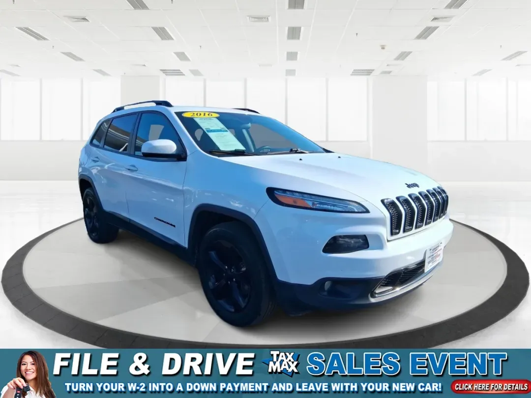 2016 Jeep Cherokee Altitude (1C4PJMCB5GW) with an 2.4L L4 DOHC 16V engine, 9A transmission, located at 880 E. National Road, Vandalia, OH, 45377, (937) 908-9800, 39.891918, -84.183594 - Picture your next weekend: a quick grocery run to the Meijer on Benchwood, a family visit across town, then a spontaneous road trip up I75 with the cargo area packed and the confidence of 4WD when Ohio weather changes its mind. This 2016 Jeep Cherokee Altitude is the kind of versatile crossover that - Photo#0
