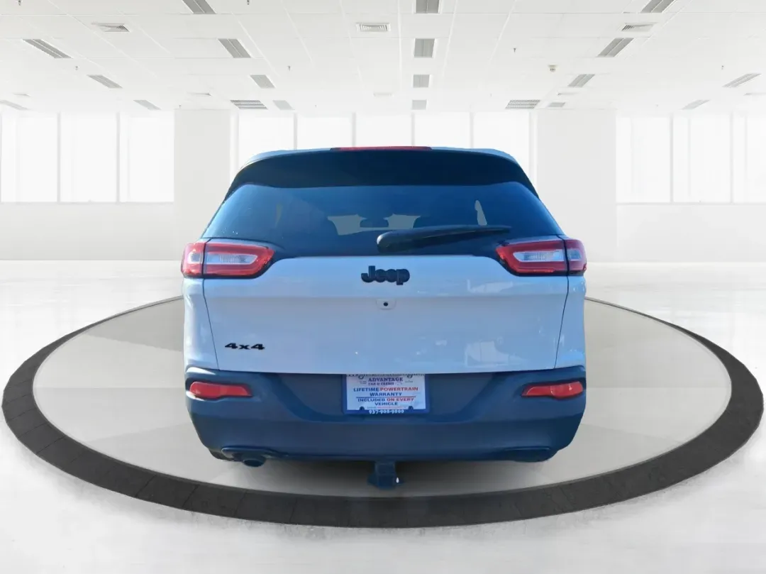 2016 Jeep Cherokee Altitude (1C4PJMCB5GW) with an 2.4L L4 DOHC 16V engine, 9A transmission, located at 880 E. National Road, Vandalia, OH, 45377, (937) 908-9800, 39.891918, -84.183594 - Picture your next weekend: a quick grocery run to the Meijer on Benchwood, a family visit across town, then a spontaneous road trip up I75 with the cargo area packed and the confidence of 4WD when Ohio weather changes its mind. This 2016 Jeep Cherokee Altitude is the kind of versatile crossover that - Photo#3