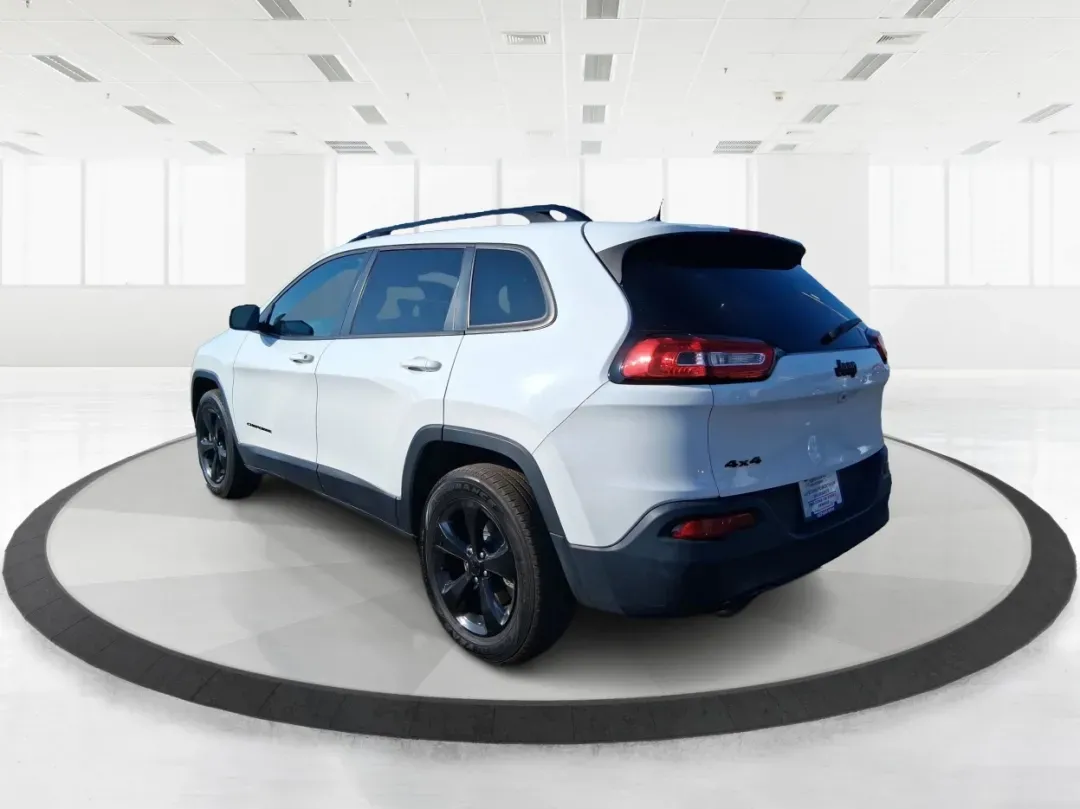 2016 Jeep Cherokee Altitude (1C4PJMCB5GW) with an 2.4L L4 DOHC 16V engine, 9A transmission, located at 880 E. National Road, Vandalia, OH, 45377, (937) 908-9800, 39.891918, -84.183594 - Picture your next weekend: a quick grocery run to the Meijer on Benchwood, a family visit across town, then a spontaneous road trip up I75 with the cargo area packed and the confidence of 4WD when Ohio weather changes its mind. This 2016 Jeep Cherokee Altitude is the kind of versatile crossover that - Photo#4