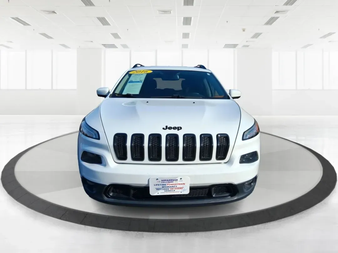 2016 Jeep Cherokee Altitude (1C4PJMCB5GW) with an 2.4L L4 DOHC 16V engine, 9A transmission, located at 880 E. National Road, Vandalia, OH, 45377, (937) 908-9800, 39.891918, -84.183594 - Picture your next weekend: a quick grocery run to the Meijer on Benchwood, a family visit across town, then a spontaneous road trip up I75 with the cargo area packed and the confidence of 4WD when Ohio weather changes its mind. This 2016 Jeep Cherokee Altitude is the kind of versatile crossover that - Photo#7