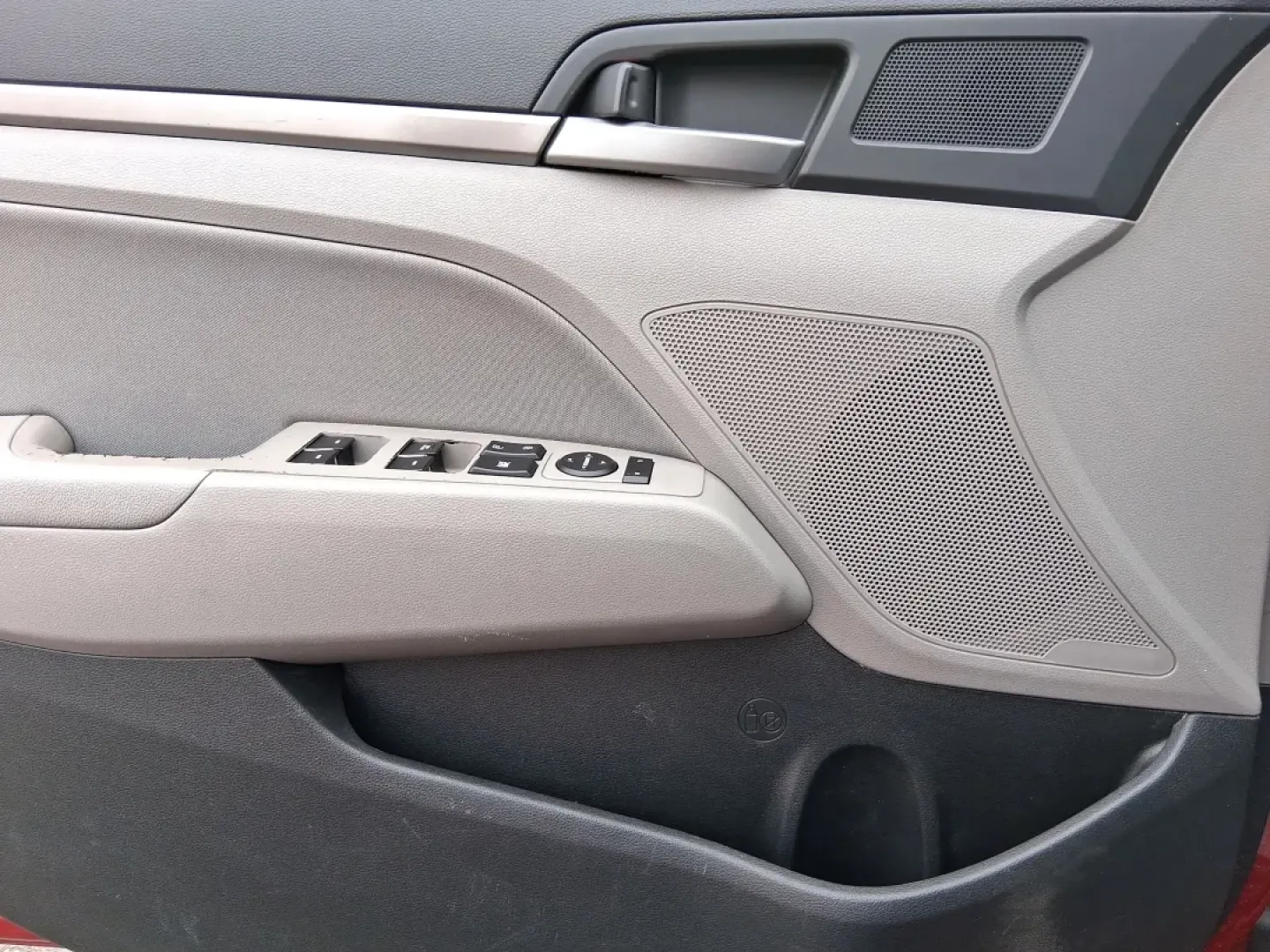 2017 Hyundai Elantra SE (KMHD84LF5HU) with an Nu 2L I-4 DOHC engine, 6A transmission, located at 1099 N County Rd 25A, Troy, OH, 45373, (937) 908-9800, 40.057079, -84.212883 - Planning a reliable daily commute from Troy to Dayton, a fuel-friendly run to the Miami Valley Centre Mall, or an easy weekend escape up I75? This 2017 Hyundai Elantra SE in eye-catching Scarlet Red Pearl is the kind of practical sedan that fits real life-comfortable for long drives, small enough fo - Photo#16