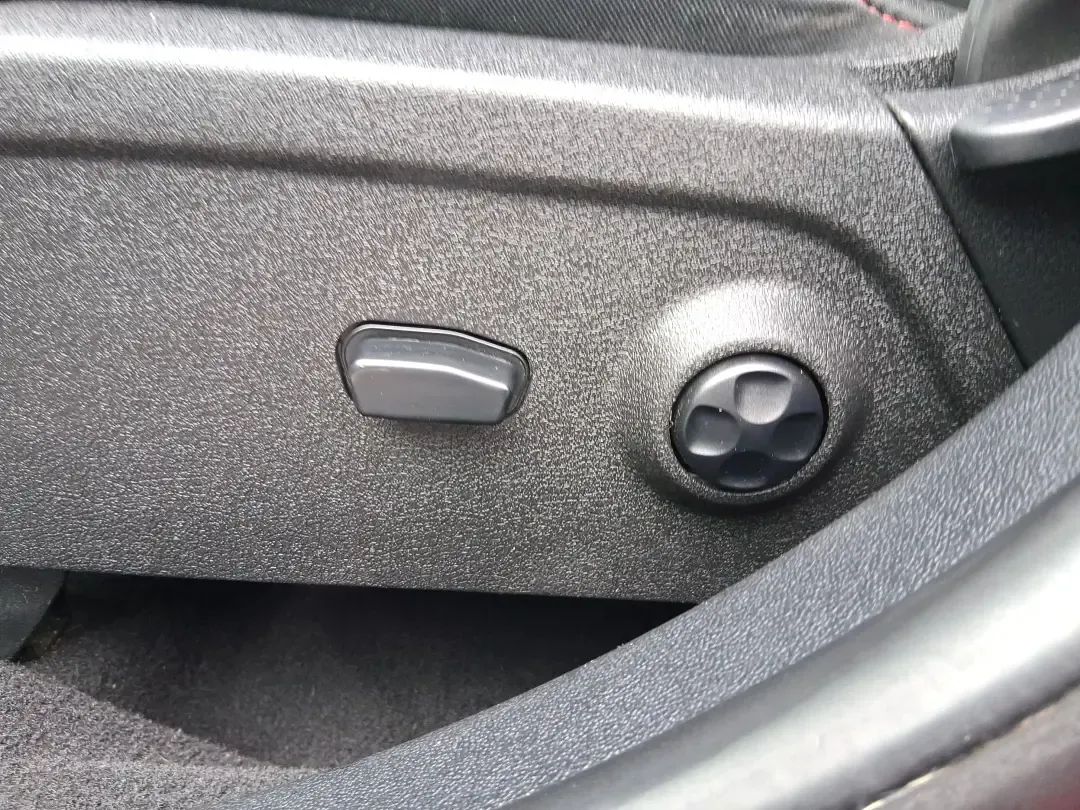 2019 Dodge Journey GT AWD (3C4PDDEG8KT) with an Pentastar 3.6L V-6 DOHC engine, 6A transmission, located at 1099 N County Rd 25A, Troy, OH, 45373, (937) 908-9800, 40.057079, -84.212883 - Pack up the kids, load the groceries, and still have room for weekend gear-this 2019 Dodge Journey GT AWD is built for real-life Riverside routines and spontaneous Ohio road trips alike. Whether you're shuttling to school, commuting toward Dayton, or heading out for a family day at Carillon Historic - Photo#17