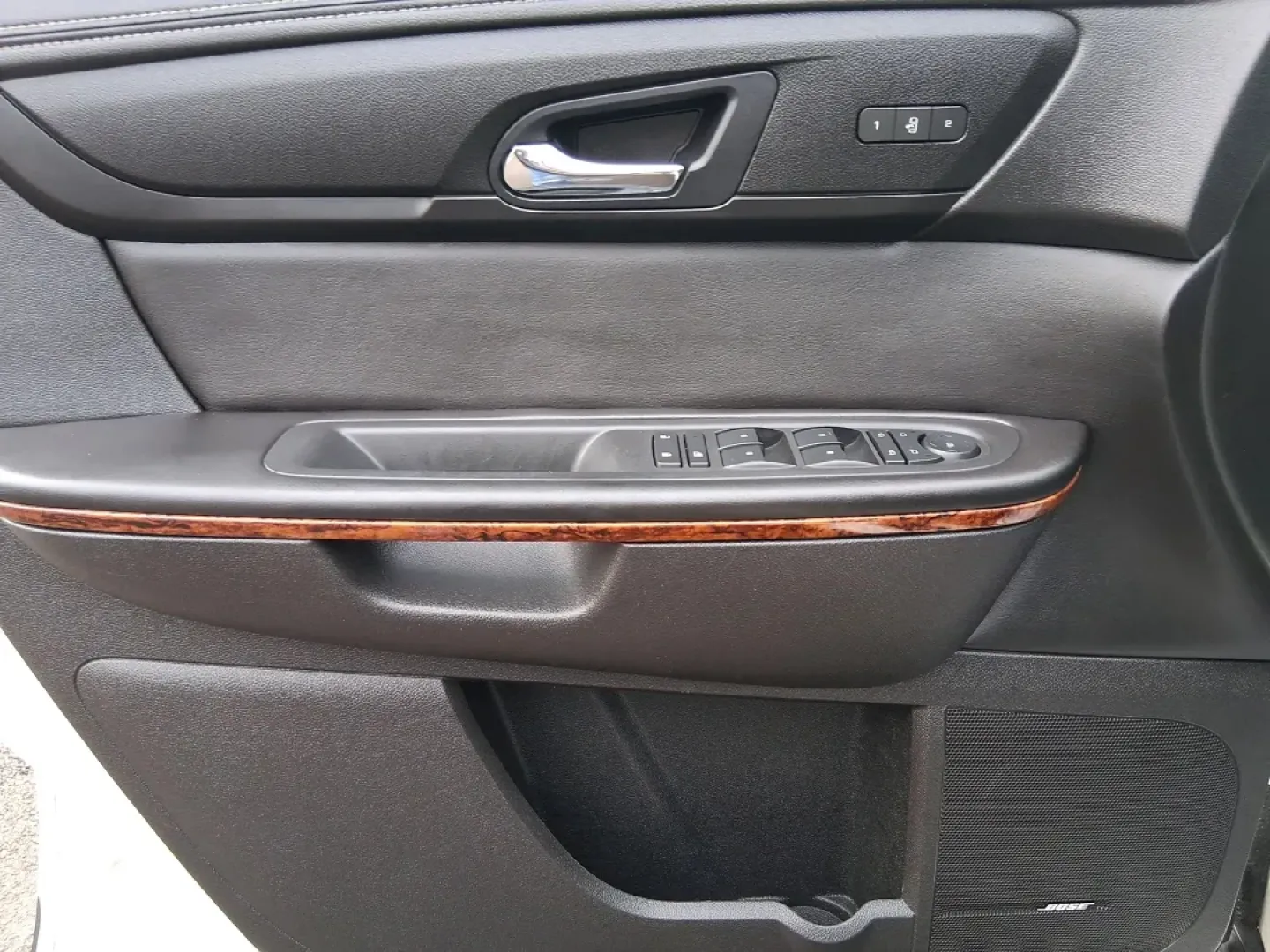 2014 Chevrolet Traverse LTZ (1GNKVJKDXEJ) with an 3.6L V-6 gasoline direct injection engine, 6-Speed Automatic transmission, located at 1951 S Dayton Lakeview Rd., New Carlisle, OH, 45344, (937) 908-9800, 39.890999, -84.050255 - Pack up the kids, cue up the playlist, and point the nose toward a weekend getaway-this 2014 Chevrolet Traverse LTZ is built for real life in West Central Ohio. Whether you're doing the school run, commuting between Troy and Dayton, or loading up for a road trip to Hocking Hills, the Traverse delive - Photo#18