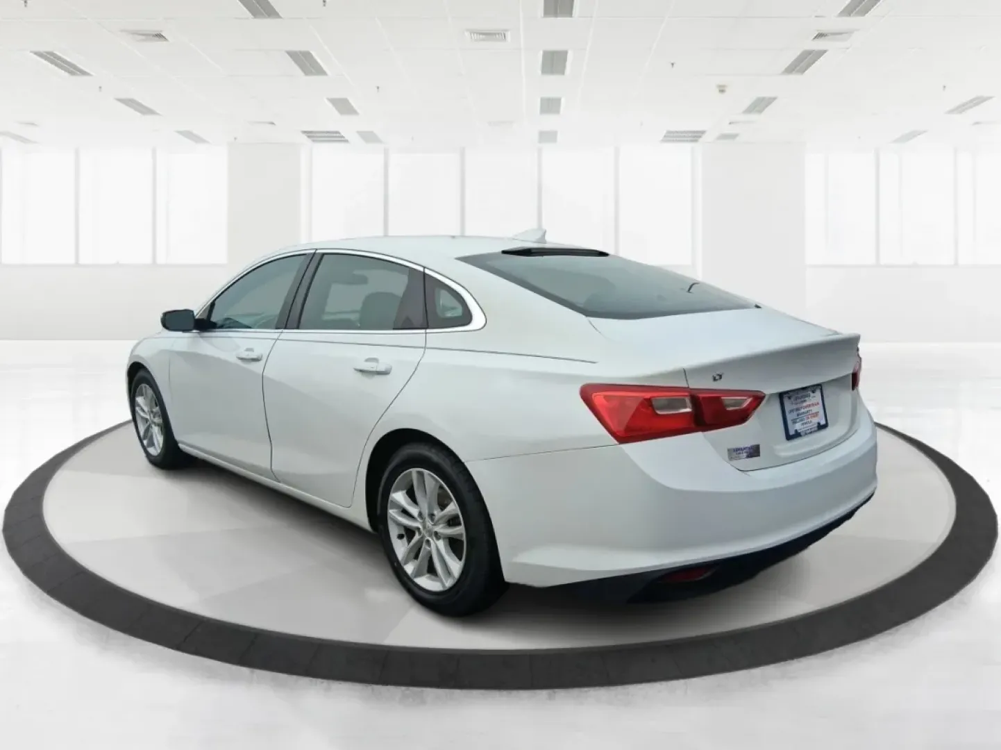 2018 Chevrolet Malibu LT (1G1ZD5ST9JF) with an ECOTEC 1.5L I-4 gasoline direct injection engine, 6A transmission, located at 4508 South Dixie Dr, Moraine, OH, 45439, (937) 908-9800, 39.689976, -84.218452 - Need a dependable commuter that still feels comfortable for date night in the Oregon District, errands around Dayton Mall, or a quick weekend drive up I75? This 2018 Chevrolet Malibu LT is a smart, real-world sedan that fits busy schedules-easy to park, smooth on long stretches of South Dixie Drive, - Photo#4