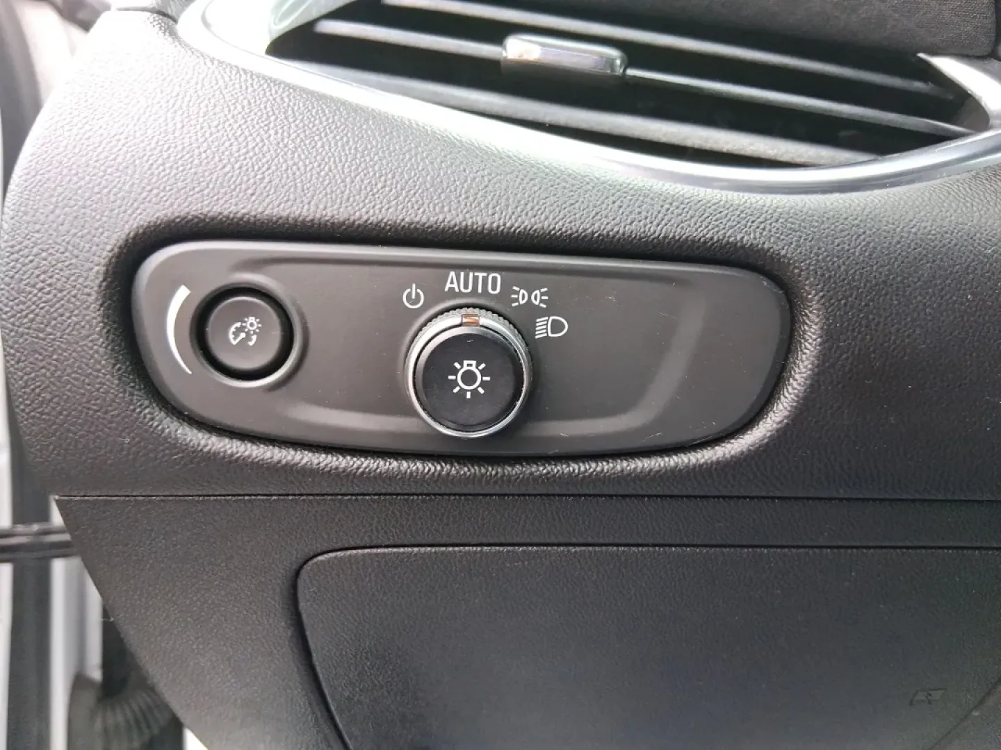 2018 Chevrolet Malibu LT (1G1ZD5ST9JF) with an ECOTEC 1.5L I-4 gasoline direct injection engine, 6A transmission, located at 4508 South Dixie Dr, Moraine, OH, 45439, (937) 908-9800, 39.689976, -84.218452 - Need a dependable commuter that still feels comfortable for date night in the Oregon District, errands around Dayton Mall, or a quick weekend drive up I75? This 2018 Chevrolet Malibu LT is a smart, real-world sedan that fits busy schedules-easy to park, smooth on long stretches of South Dixie Drive, - Photo#17