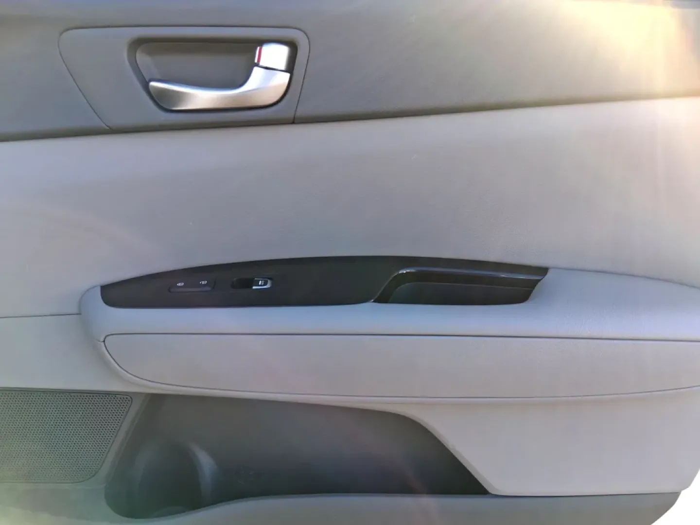 2016 Kia Optima EX (5XXGU4L31GG) with an Theta II 2.4L I-4 gasoline direct injection engine, 6A transmission, located at 880 E. National Road, Vandalia, OH, 45377, (937) 908-9800, 39.891918, -84.183594 - Whether you're a busy commuter heading down I75, a rideshare driver stacking miles, or a small family looking for a comfortable sedan for school runs and weekend errands, this 2016 Kia Optima EX is built for real-life driving in and around Vandalia, Ohio. Finished in Snow White Pearl, it delivers th - Photo#19