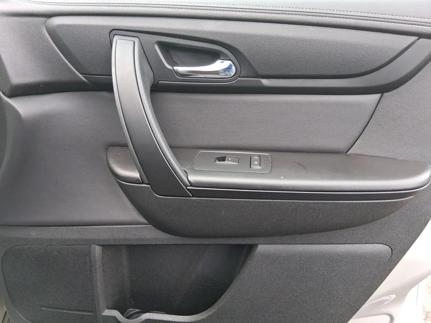 2017 Chevrolet Traverse 1LT (1GNKRGKD2HJ) with an 3.6L V-6 gasoline direct injection engine, 6A transmission, located at 1230 East Main St, Xenia, OH, 45385, (937) 908-9800, 39.688026, -83.910172 - Need one vehicle that can handle school drop-offs, long commutes to Dayton, and weekend road trips to Caesar Creek State Park without feeling cramped? This **2017 Chevrolet Traverse 1LT** is built for real-life Ohio schedules-roomy for growing families, comfortable for daily driving, and versatile e - Photo#19