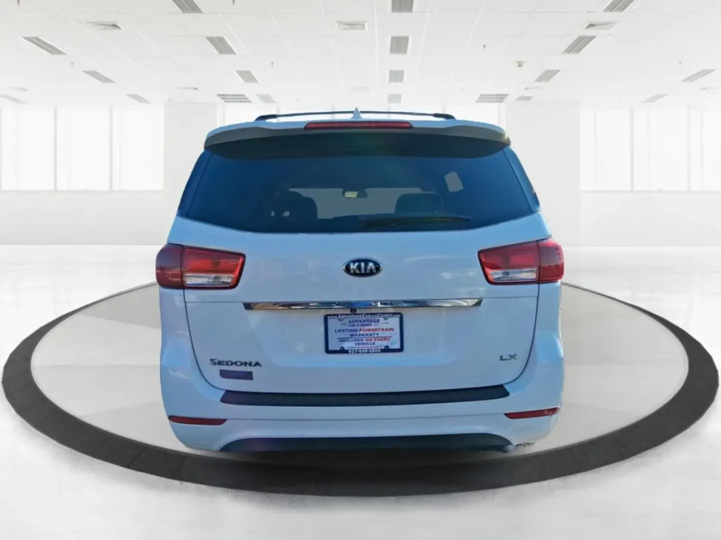 2016 Kia Sedona LX (KNDMB5C1XG6) with an Lambda 3.3L V-6 gasoline direct injection engine, 6-Speed Automatic transmission, located at 1230 East Main St, Xenia, OH, 45385, (937) 908-9800, 39.688026, -83.910172 - Load up the kids, the groceries, and the weekend plans-this 2016 Kia Sedona LX is built for real life in and around Xenia. Whether you're shuttling to school drop-offs, commuting toward Beavercreek, or planning a family road trip out to John Bryan State Park and Yellow Springs, this passenger van de - Photo#3