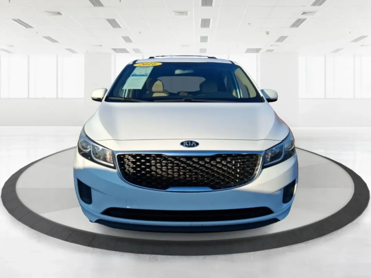 2016 Kia Sedona LX (KNDMB5C1XG6) with an Lambda 3.3L V-6 gasoline direct injection engine, 6-Speed Automatic transmission, located at 1230 East Main St, Xenia, OH, 45385, (937) 908-9800, 39.688026, -83.910172 - Load up the kids, the groceries, and the weekend plans-this 2016 Kia Sedona LX is built for real life in and around Xenia. Whether you're shuttling to school drop-offs, commuting toward Beavercreek, or planning a family road trip out to John Bryan State Park and Yellow Springs, this passenger van de - Photo#5