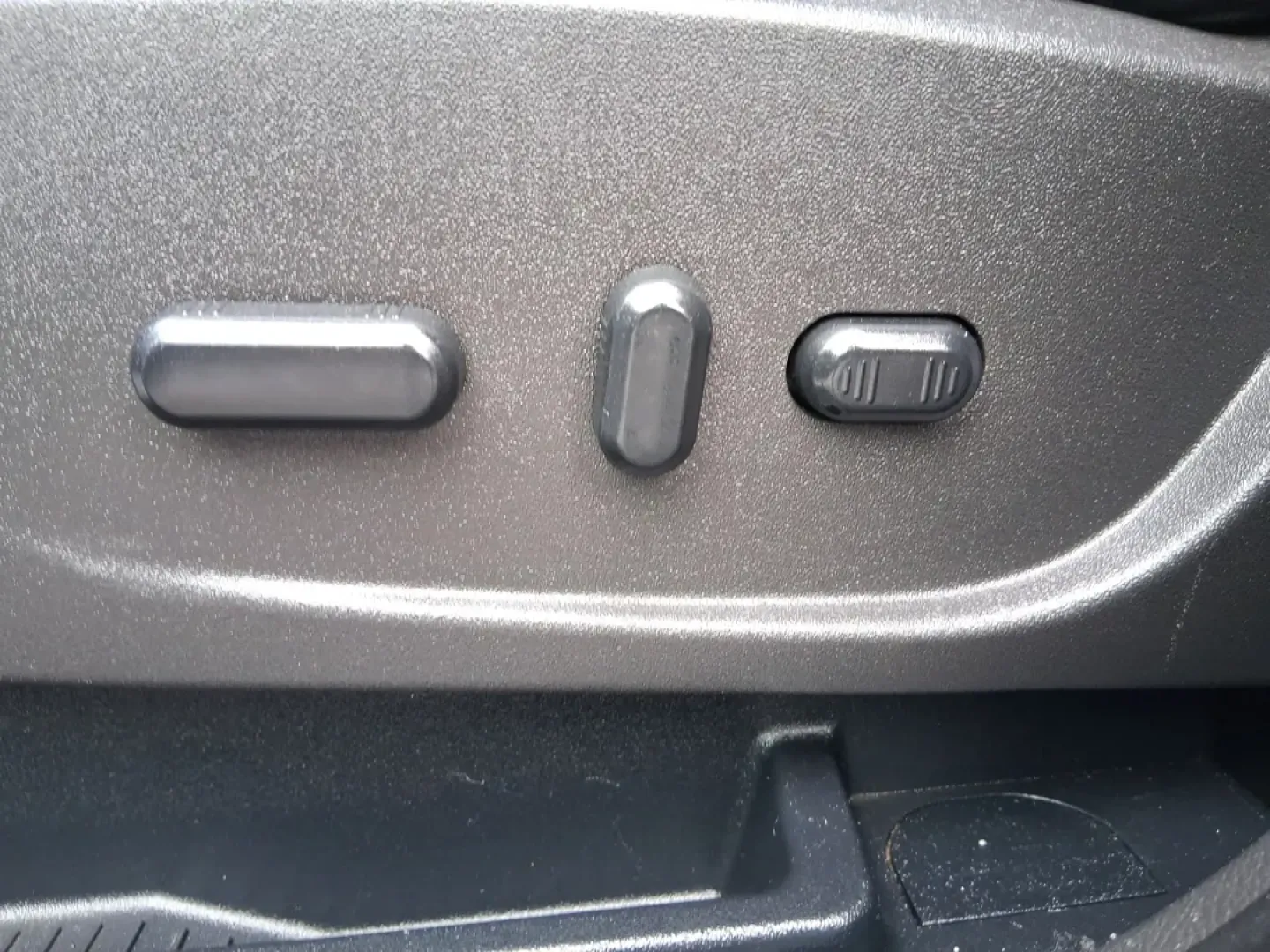 2017 Ford Escape SE (1FMCU0GD5HU) with an 1.5L L4 DOHC 16V engine, 6A transmission, located at 1099 N County Rd 25A, Troy, OH, 45373, (937) 908-9800, 40.057079, -84.212883 - Picture your next Ohio weekend: a quick run up I75 for errands, a family day at Treasure Island Park, or a spontaneous road trip to Dayton-without worrying about space, comfort, or winter-ready confidence. This 2017 Ford Escape SE SUV is built for real life in Troy, offering the easy maneuverability - Photo#18