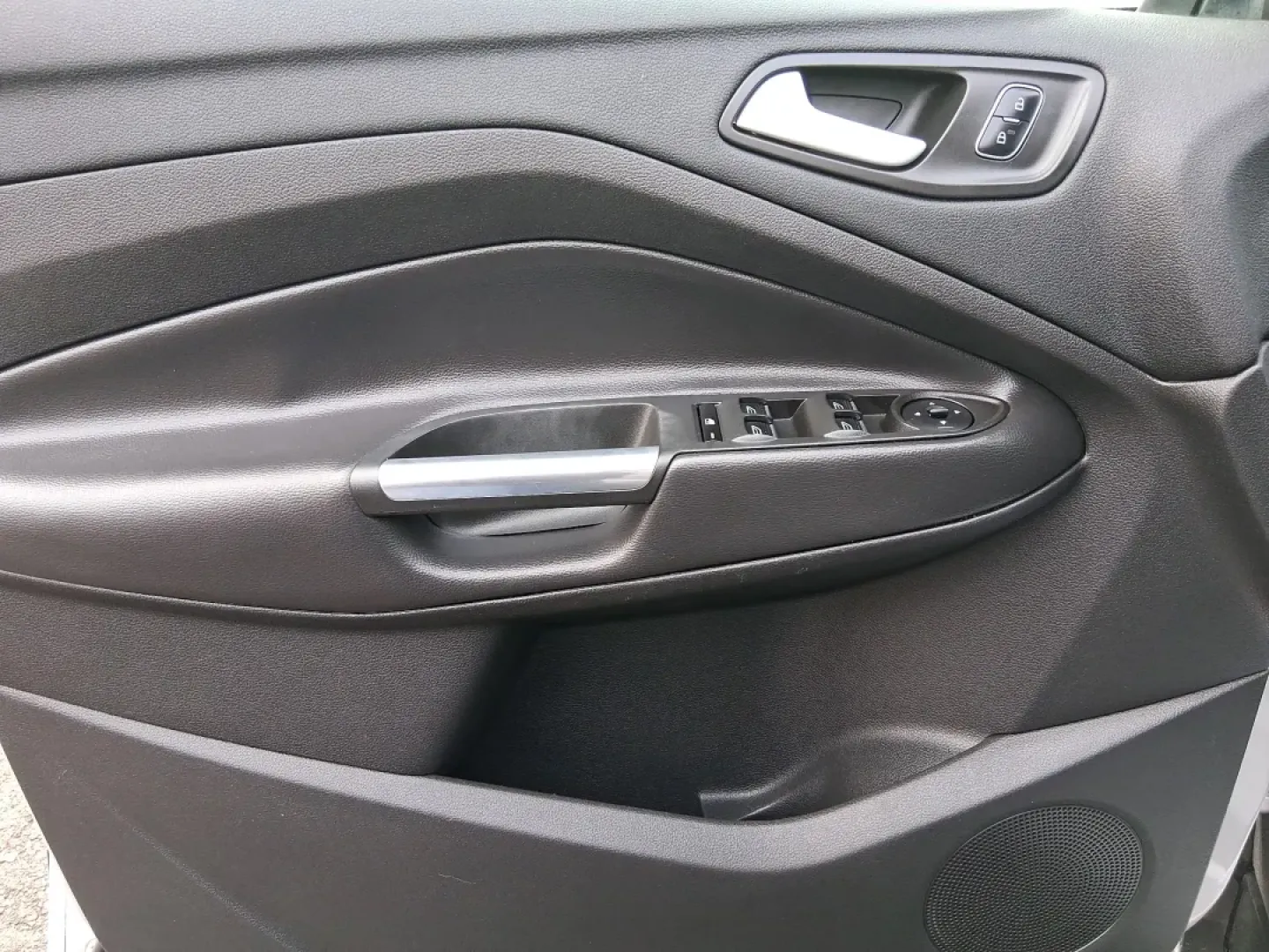 2017 Ford Escape SE (1FMCU0GD5HU) with an 1.5L L4 DOHC 16V engine, 6A transmission, located at 1099 N County Rd 25A, Troy, OH, 45373, (937) 908-9800, 40.057079, -84.212883 - Picture your next Ohio weekend: a quick run up I75 for errands, a family day at Treasure Island Park, or a spontaneous road trip to Dayton-without worrying about space, comfort, or winter-ready confidence. This 2017 Ford Escape SE SUV is built for real life in Troy, offering the easy maneuverability - Photo#19