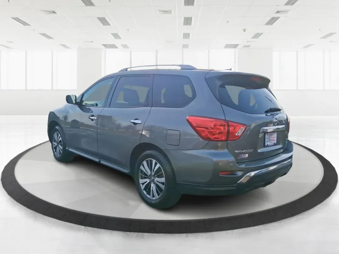 2018 Nissan Pathfinder SV (5N1DR2MM7JC) with an 3.5L V-6 gasoline direct injection engine, CVT transmission, located at 1099 N County Rd 25A, Troy, OH, 45373, (937) 908-9800, 40.057079, -84.212883 - Pack up the kids, the cooler, and the weekend plans-this 2018 Nissan Pathfinder SV is built for real life in Troy, Ohio, whether you're shuttling to practice, commuting down I75, or heading out for a road trip to the Dayton area. With three-row versatility, confident capability, and family-friendly - Photo#4