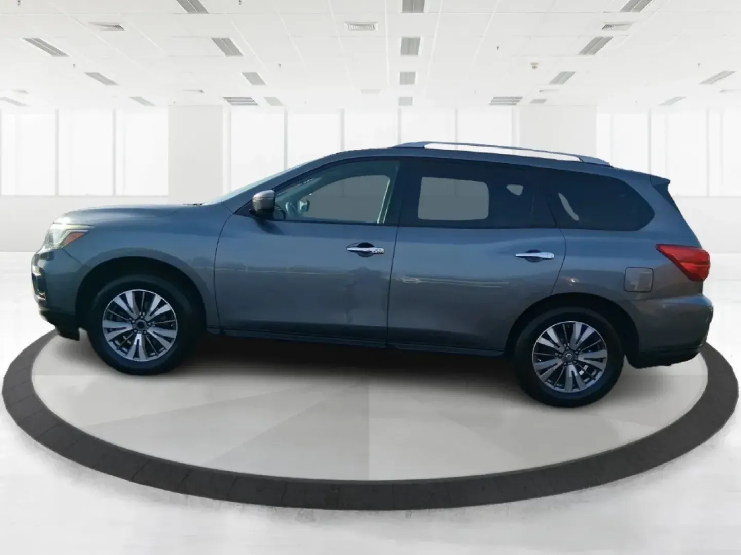 2018 Nissan Pathfinder SV (5N1DR2MM7JC) with an 3.5L V-6 gasoline direct injection engine, CVT transmission, located at 1099 N County Rd 25A, Troy, OH, 45373, (937) 908-9800, 40.057079, -84.212883 - Pack up the kids, the cooler, and the weekend plans-this 2018 Nissan Pathfinder SV is built for real life in Troy, Ohio, whether you're shuttling to practice, commuting down I75, or heading out for a road trip to the Dayton area. With three-row versatility, confident capability, and family-friendly - Photo#5