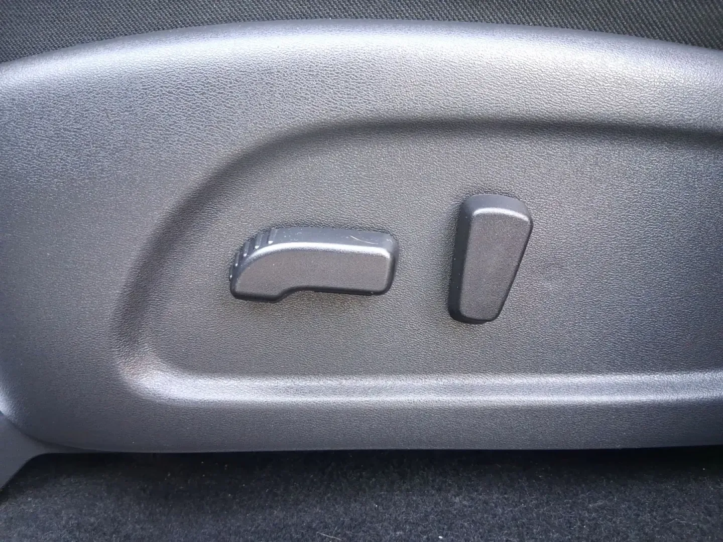 2018 Nissan Pathfinder SV (5N1DR2MM7JC) with an 3.5L V-6 gasoline direct injection engine, CVT transmission, located at 1099 N County Rd 25A, Troy, OH, 45373, (937) 908-9800, 40.057079, -84.212883 - Pack up the kids, the cooler, and the weekend plans-this 2018 Nissan Pathfinder SV is built for real life in Troy, Ohio, whether you're shuttling to practice, commuting down I75, or heading out for a road trip to the Dayton area. With three-row versatility, confident capability, and family-friendly - Photo#17