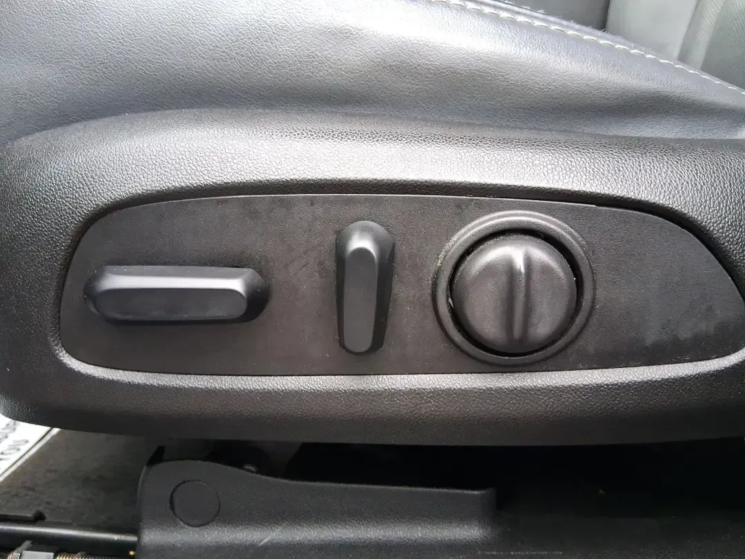 2019 Buick Enclave AWD Premium (5GAEVBKW2KJ) with an 3.6L V-6 gasoline direct injection engine, 9A transmission, located at 1951 S Dayton Lakeview Rd., New Carlisle, OH, 45344, (937) 908-9800, 39.890999, -84.050255 - Pack the family, load up the groceries, and still have room for a spontaneous weekend getaway-this 2019 Buick Enclave AWD Premium is built for real life in Ohio. Whether you're commuting toward Dayton, shuttling kids to activities, or planning a road trip that starts on I70 and ends with a sunset at - Photo#16