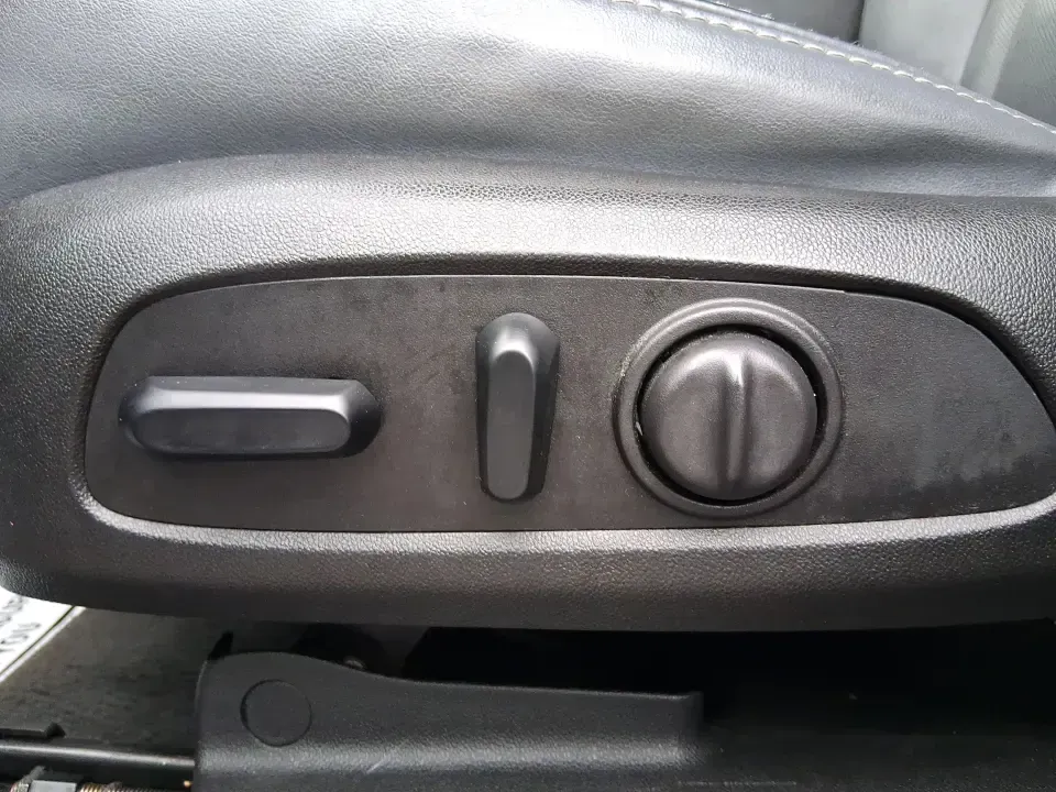 2019 Buick Enclave AWD Premium (5GAEVBKW2KJ) with an 3.6L V-6 gasoline direct injection engine, 9A transmission, located at 4508 South Dixie Dr, Moraine, OH, 45439, (937) 908-9800, 39.689976, -84.218452 - Pack the family, load up the groceries, and still have room for a spontaneous weekend getaway-this 2019 Buick Enclave AWD Premium is built for real life in Ohio. Whether you're commuting toward Dayton, shuttling kids to activities, or planning a road trip that starts on I70 and ends with a sunset at - Photo#16