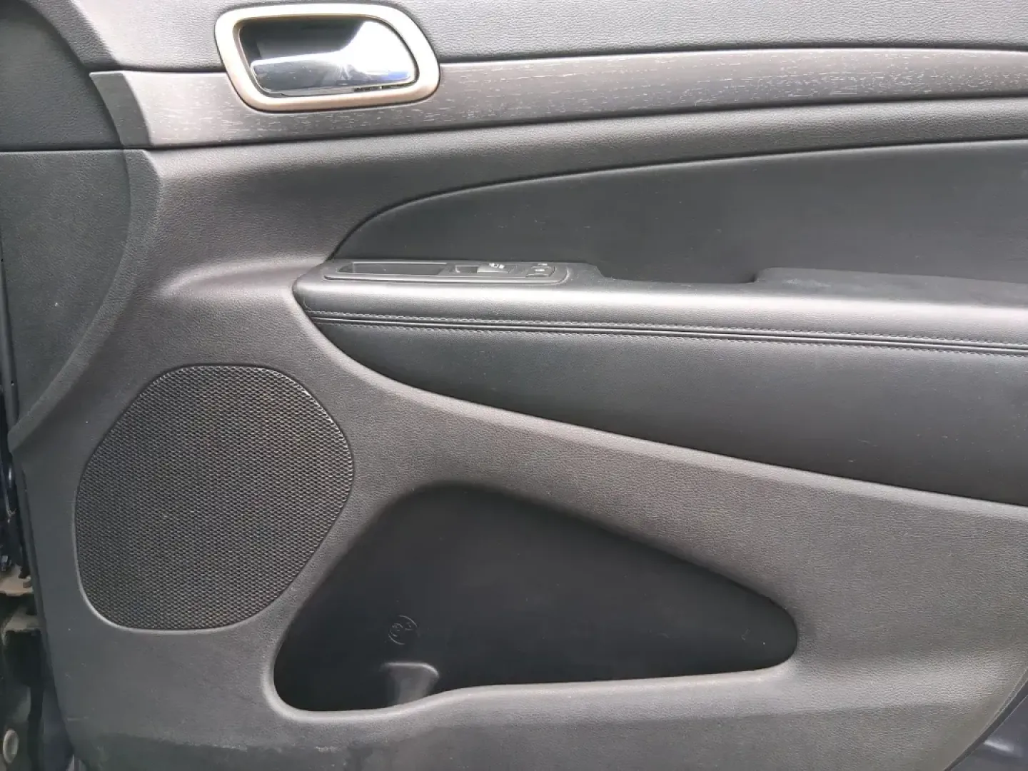 2015 Jeep Grand Cherokee Laredo (1C4RJFAG1FC) with an 3.6L V-6 DOHC engine, 8-Speed Automatic transmission, located at 1951 S Dayton Lakeview Rd., New Carlisle, OH, 45344, (937) 908-9800, 39.890999, -84.050255 - Picture a weekend that starts with a smooth commute through Clark County and ends with a spontaneous road trip-camp gear in the back, friends in the second row, and confidence when the weather turns. This 2015 Jeep Grand Cherokee Laredo is built for real life in Ohio: school runs, long drives down I - Photo#20