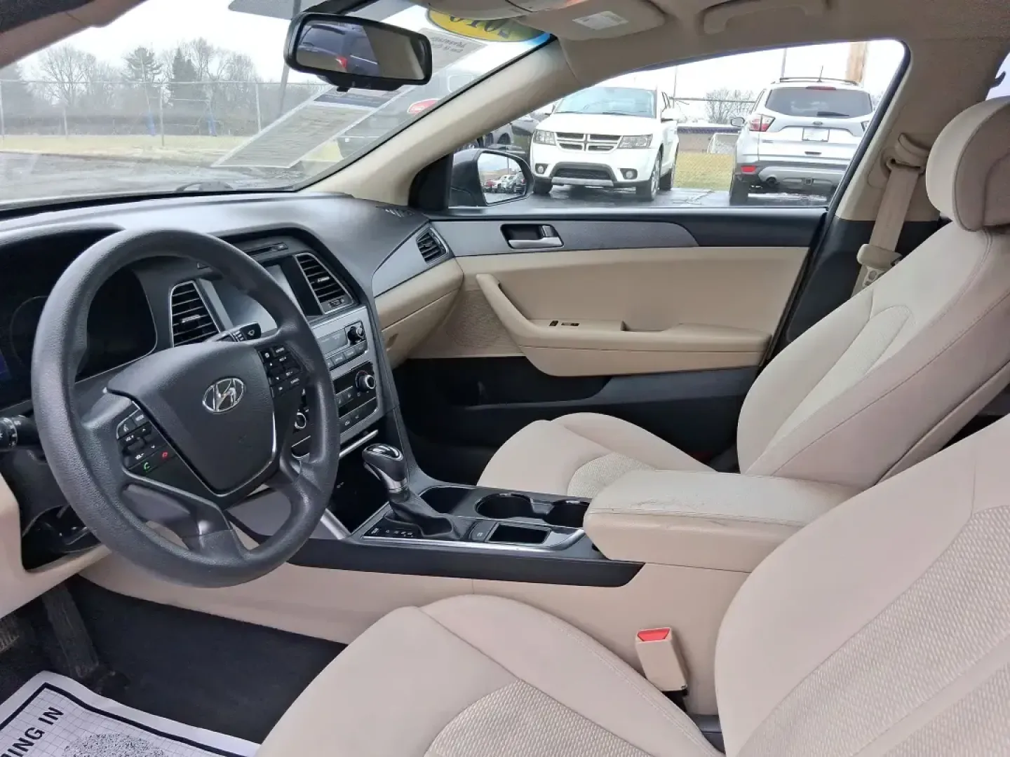 2016 Hyundai Sonata SE (5NPE24AFXGH) with an 2.4L I-4 gasoline direct injection engine, 7A transmission, located at 1184 Kauffman Ave, Fairborn, OH, 45324, (937) 908-9800, 39.807072, -84.030914 - Make every day in Fairborn feel easier-whether you're commuting to Wright-Patterson AFB, shuttling kids between school and practice, or planning a weekend drive out toward Yellow Springs and Glen Helen. This 2016 Hyundai Sonata SE sedan is built for real life: comfortable for long stretches on I675, - Photo#9