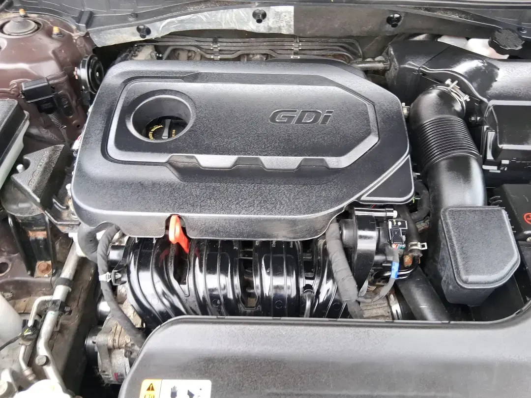 2016 Hyundai Sonata SE (5NPE24AFXGH) with an 2.4L I-4 gasoline direct injection engine, 7A transmission, located at 1184 Kauffman Ave, Fairborn, OH, 45324, (937) 908-9800, 39.807072, -84.030914 - Make every day in Fairborn feel easier-whether you're commuting to Wright-Patterson AFB, shuttling kids between school and practice, or planning a weekend drive out toward Yellow Springs and Glen Helen. This 2016 Hyundai Sonata SE sedan is built for real life: comfortable for long stretches on I675, - Photo#11