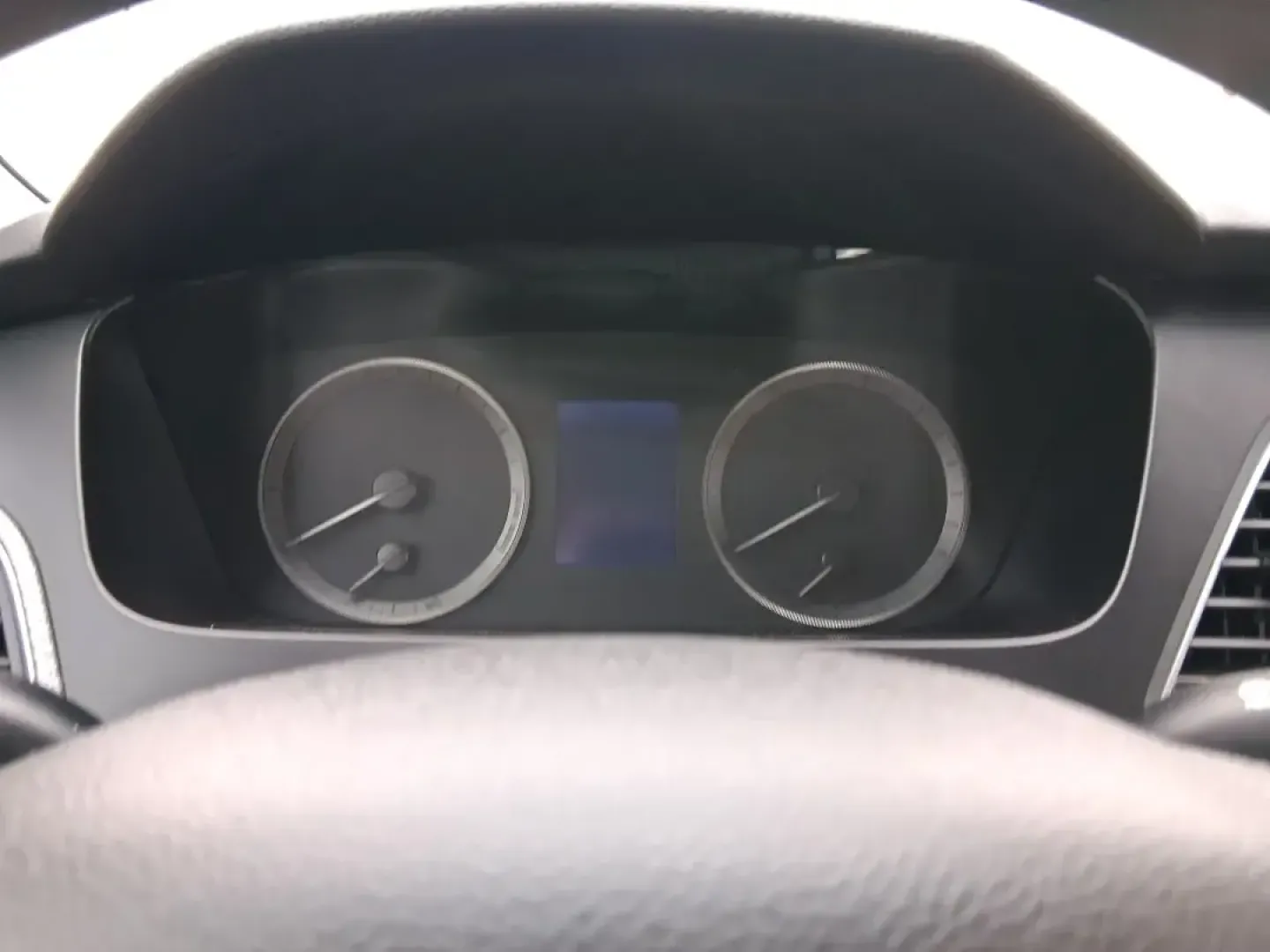 2016 Hyundai Sonata SE (5NPE24AFXGH) with an 2.4L I-4 gasoline direct injection engine, 7A transmission, located at 1184 Kauffman Ave, Fairborn, OH, 45324, (937) 908-9800, 39.807072, -84.030914 - Make every day in Fairborn feel easier-whether you're commuting to Wright-Patterson AFB, shuttling kids between school and practice, or planning a weekend drive out toward Yellow Springs and Glen Helen. This 2016 Hyundai Sonata SE sedan is built for real life: comfortable for long stretches on I675, - Photo#15