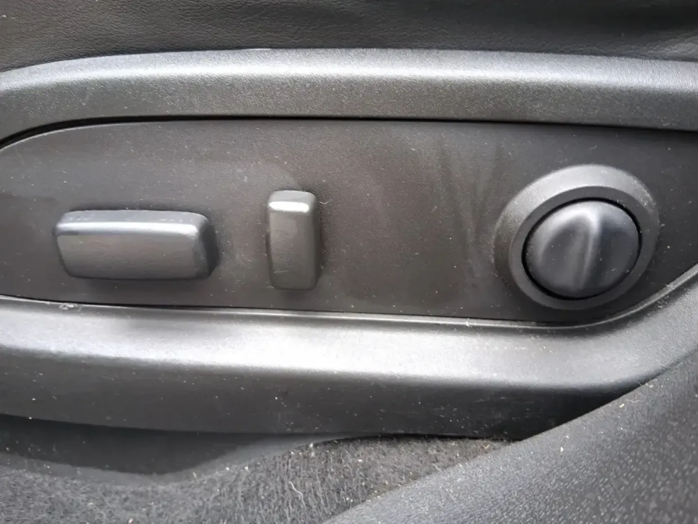 2015 GMC Acadia SLT-1 (1GKKRRKDXFJ) with an 3.6L V-6 gasoline direct injection engine, 6-Speed Automatic transmission, located at 4508 South Dixie Dr, Moraine, OH, 45439, (937) 908-9800, 39.689976, -84.218452 - Need one SUV that can handle school drop-offs, a long commute up I75, and a packed weekend at Carillon Historical Park or a day trip to Caesar Creek? This 2015 GMC Acadia SLT-1 is built for real life in Moraine-roomy, comfortable, and ready for the daily hustle while still feeling upscale for road-t - Photo#18