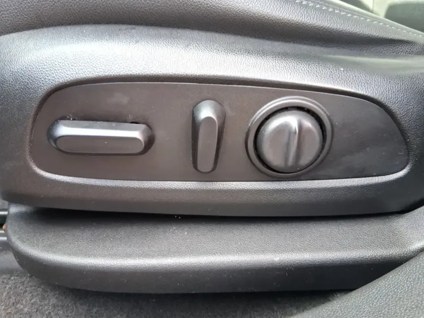 2019 Chevrolet Blazer LT (3GNKBHRS7KS) with an 3.6L V6 DOHC 24V engine, 9A transmission, located at 8750 N County Rd 25A, Piqua, OH, 45356, (937) 908-9800, 40.164391, -84.232513 - Whether you're shuttling kids to practice, commuting from Xenia to Beavercreek, or packing up for a weekend escape to John Bryan State Park, this 2019 Chevrolet Blazer LT is built for real life-roomy, confident, and ready for Ohio weather. Finished in a bold Red exterior and equipped with 4WD/AWD, t - Photo#18