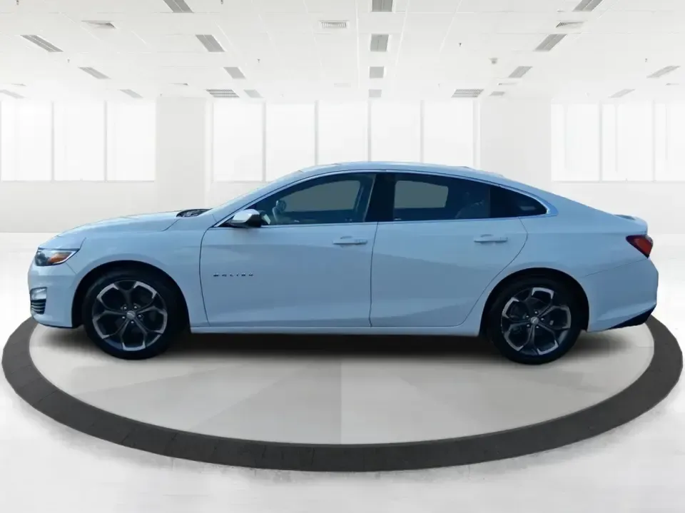 2022 Chevrolet Malibu FWD LT (1G1ZD5ST2NF) with an ECOTEC 1.5L I-4 gasoline direct injection engine, 6A transmission, located at 1230 East Main St, Xenia, OH, 45385, (937) 908-9800, 39.688026, -83.910172 - Need a reliable commuter that still feels comfortable for date night in downtown Xenia, the daily school run, or quick weekend escapes toward John Bryan State Park? This 2022 Chevrolet Malibu LT is built for real life-easy to drive, fuel-friendly on regular unleaded, and packed with the comfort and - Photo#5